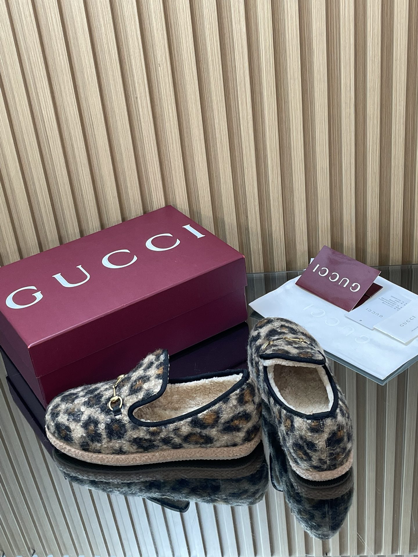 GUCCI 秋冬新品 マ衔扣毛毛楽福鞋 高品質デザイン