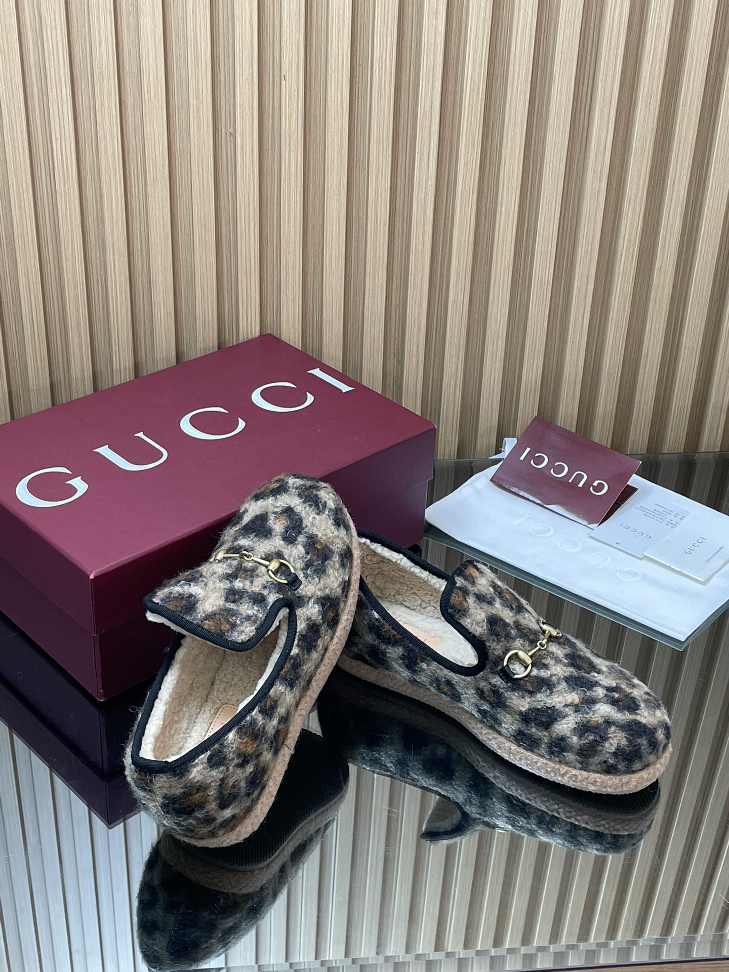 GUCCI 秋冬新品 マ衔扣毛毛楽福鞋 高品質デザイン