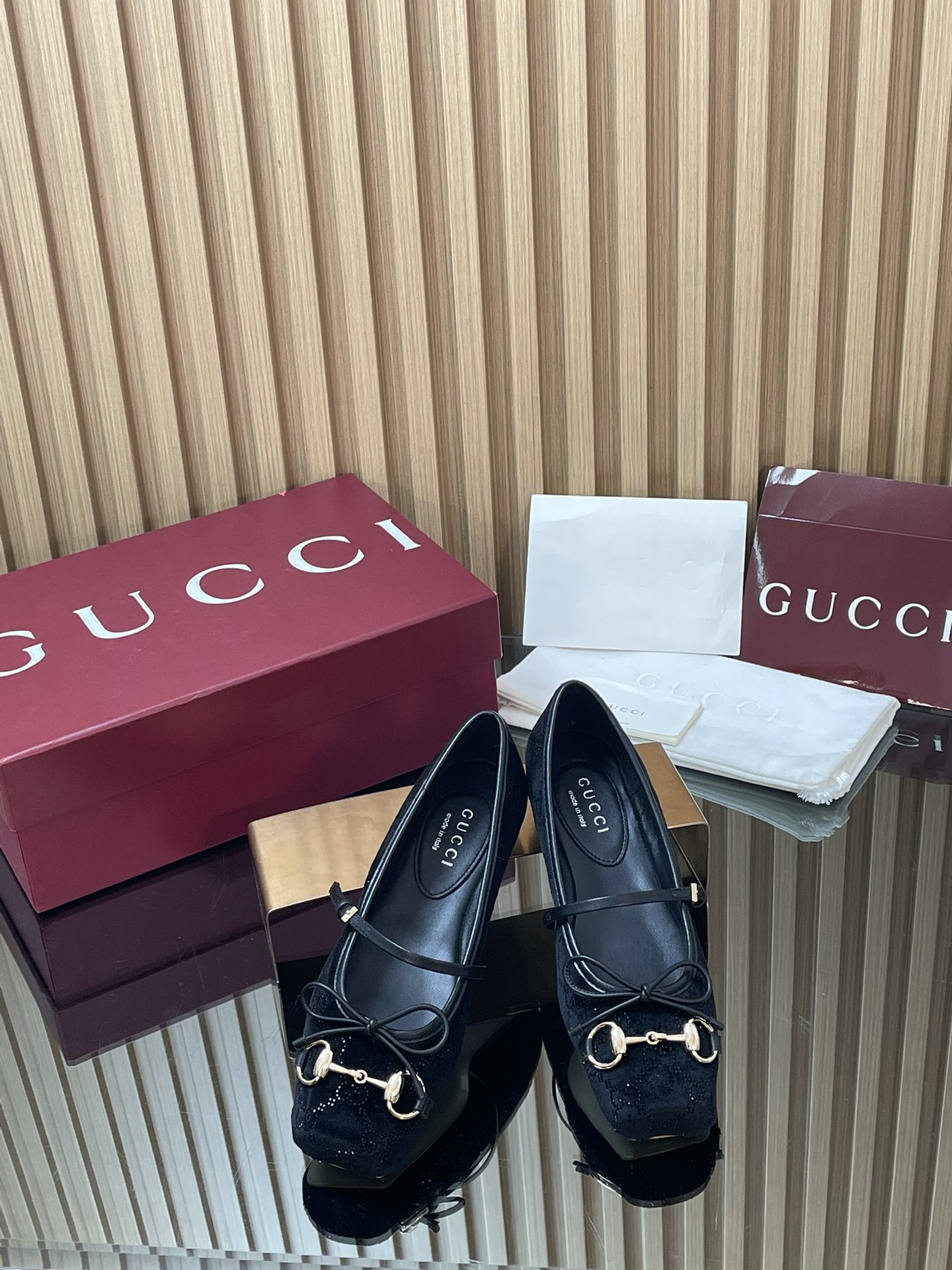 Gucci Velvet Crystal Ballet Flats with Horsebit Detail – Elegant & Chic