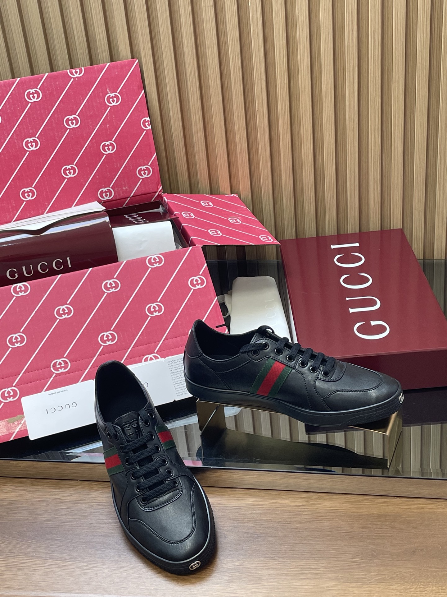 NO:875717,[Couple Style] 2026 Spring and Summer Gucci Stretch Series Sports Shoes New Men's Gucc*i Purchasing Level Top Products Original Customization New GG Series Old Casual Dirty Shoes Catwalk Series Low-top Sneakers New  Explore the 2026 spring and summer collection. This new model of shoes is light, soft, flexible and versatile. It reinterprets the brand's iconic sneakers and adds a new member to the series. This sneaker is crafted from elastic soft leather. Each pair of shoes is hand-distressed to create a unique and personalized shoe fabric.  Imported soft cowhide outsole, original molded non-slip soft sole, matching packaging... [Full set of high-end airplane case boxed set] Size: Men's and women's sizes 35-45 women's 4140 men's 38 45 customized (non-refundable), casual shoes/sports shoes, gucci, sneakers, cowhide19860909【情侣款】2026春夏古奇Stretch系列运动鞋新品男Gucc*i代购级别顶级产品原版定制 新款GG系列做旧休闲小脏鞋走秀款系列低帮板鞋上新 探索2026春夏系列.这款新隽鞋履轻盈柔软且灵活百搭的廊形焕新演绎品牌标志性运动鞋,为系列再添新成员,这款运动鞋以弹性软皮匠心打造,每双鞋均经过手工做旧处理,缔就独一无二的个性鞋履 面料．进口软牛皮 大底,原版开模防滑软底 配套包装…【飞机箱全套高端套盒装】 Size : 男女码35-45女4140男38 45定做 不退不换）,休闲鞋/运动鞋,gucci,sneakers,cowhide,Women's Shoes