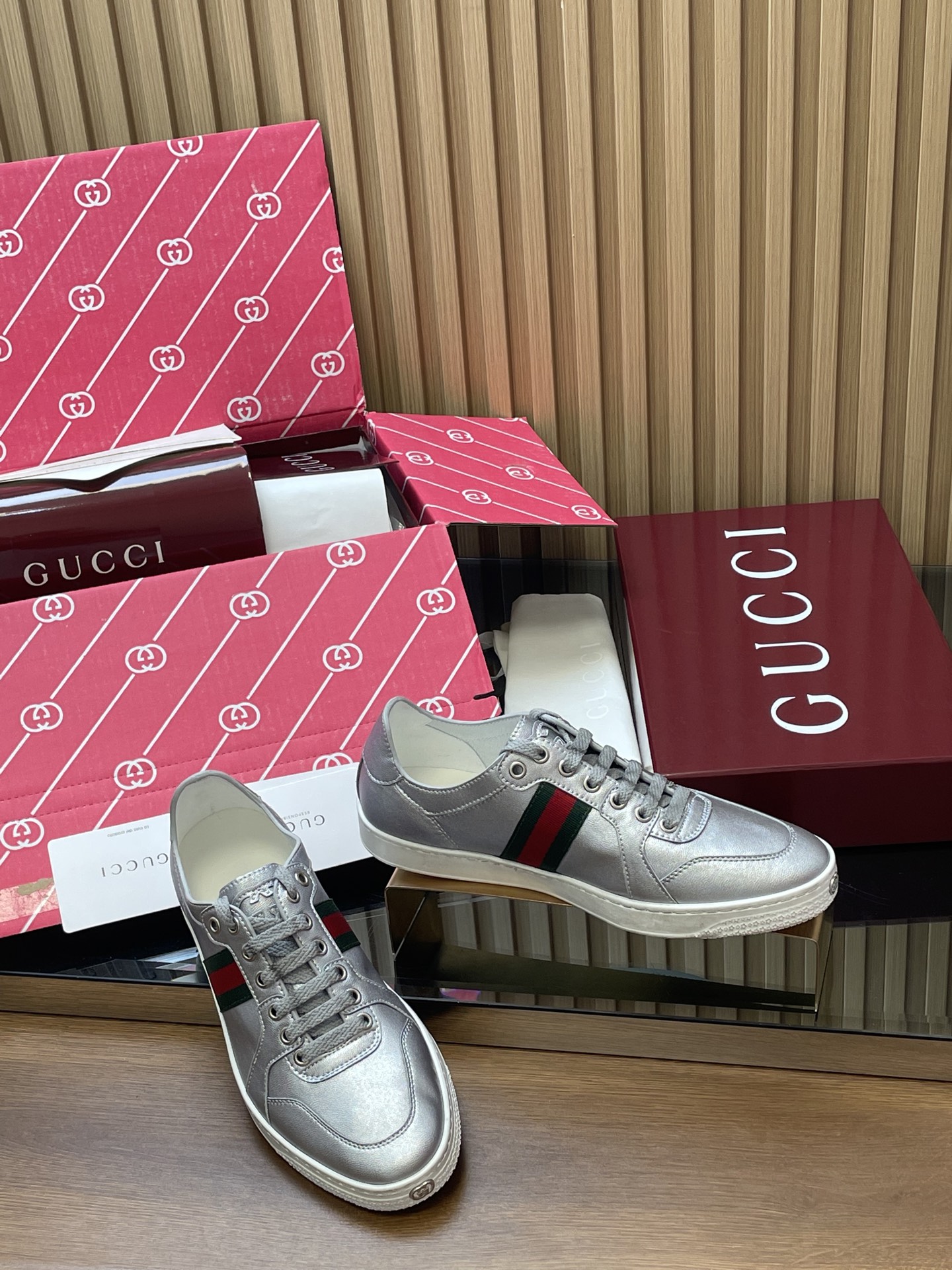 NO:875660,[Couple Style] 2026 Spring and Summer Gucci Stretch Series Sports Shoes New Men's Gucc*i Purchasing Level Top Products Original Customization New GG Series Old Casual Dirty Shoes Catwalk Series Low-top Sneakers New  Explore the 2026 spring and summer collection. This new model of shoes is light, soft, flexible and versatile. It reinterprets the brand's iconic sneakers and adds a new member to the series. This sneaker is crafted from elastic soft leather. Each pair of shoes is hand-distressed to create a unique and personalized shoe fabric.  Imported soft cowhide outsole, original molded non-slip soft sole, matching packaging... [Full set of high-end airplane case boxed set] Size: Men's and women's sizes 35-45 women's 4140 men's 38 45 customized (non-refundable), casual shoes/sports shoes, gucci, sneakers, cowhide19860909【情侣款】2026春夏古奇Stretch系列运动鞋新品男Gucc*i代购级别顶级产品原版定制 新款GG系列做旧休闲小脏鞋走秀款系列低帮板鞋上新 探索2026春夏系列.这款新隽鞋履轻盈柔软且灵活百搭的廊形焕新演绎品牌标志性运动鞋,为系列再添新成员,这款运动鞋以弹性软皮匠心打造,每双鞋均经过手工做旧处理,缔就独一无二的个性鞋履 面料．进口软牛皮 大底,原版开模防滑软底 配套包装…【飞机箱全套高端套盒装】 Size : 男女码35-45女4140男38 45定做 不退不换）,休闲鞋/运动鞋,gucci,sneakers,cowhide,Women's Shoes