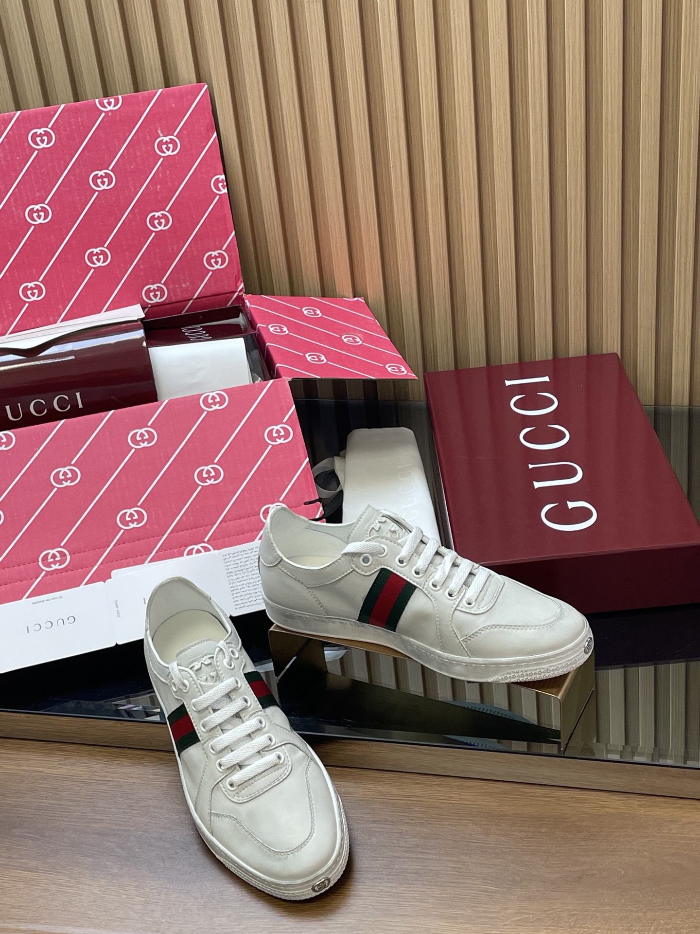 NO:875675,[Couple Style] 2026 Spring and Summer Gucci Stretch Series Sports Shoes New Men's Gucc*i Purchasing Level Top Products Original Customization New GG Series Old Casual Dirty Shoes Catwalk Series Low-top Sneakers New  Explore the 2026 spring and summer collection. This new model of shoes is light, soft, flexible and versatile. It reinterprets the brand's iconic sneakers and adds a new member to the series. This sneaker is crafted from elastic soft leather. Each pair of shoes is hand-distressed to create a unique and personalized shoe fabric.  Imported soft cowhide outsole, original molded non-slip soft sole, matching packaging... [Full set of high-end airplane case boxed set] Size: Men's and women's sizes 35-45 women's 4140 men's 38 45 customized (non-refundable), casual shoes/sports shoes, gucci, sneakers, cowhide19860909【情侣款】2026春夏古奇Stretch系列运动鞋新品男Gucc*i代购级别顶级产品原版定制 新款GG系列做旧休闲小脏鞋走秀款系列低帮板鞋上新 探索2026春夏系列.这款新隽鞋履轻盈柔软且灵活百搭的廊形焕新演绎品牌标志性运动鞋,为系列再添新成员,这款运动鞋以弹性软皮匠心打造,每双鞋均经过手工做旧处理,缔就独一无二的个性鞋履 面料．进口软牛皮 大底,原版开模防滑软底 配套包装…【飞机箱全套高端套盒装】 Size : 男女码35-45女4140男38 45定做 不退不换）,休闲鞋/运动鞋,gucci,sneakers,cowhide,Women's Shoes