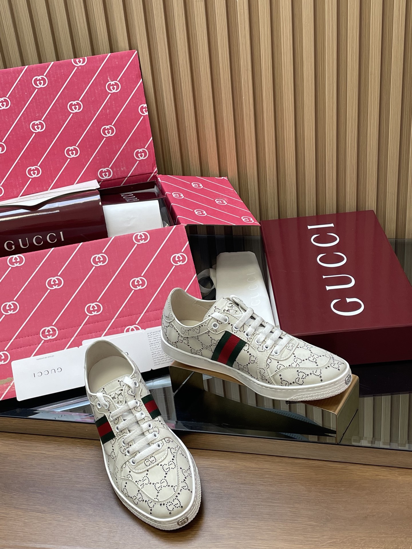 NO:875688,[Couple Style] 2026 Spring and Summer Gucci Stretch Series Sports Shoes New Double G Laser Punching Breathable Shoes for Men Gucc*i Purchasing Level Top Products Original Customization New GG Series Old Casual Dirty Shoes Catwalk Series Low-top Sneakers New  Explore the 2026 spring and summer collection. This new model of shoes is light, soft, flexible and versatile. It reinterprets the brand's iconic sneakers and adds a new member to the series. This sneaker is crafted from elastic soft leather. Each pair of shoes is hand-distressed to create a unique and personalized shoe fabric.  Imported soft cowhide outsole, original molded non-slip soft sole, matching packaging... [Full set of high-end airplane case boxed set] Size: Men's and women's sizes 35-45 women's 4140 men's 38 45 customized (non-refundable), casual shoes/sports shoes, gucci, sneakers, cowhide19860909【情侣款】2026春夏古奇Stretch系列运动鞋新品双G激光冲孔透气鞋男Gucc*i代购级别顶级产品原版定制 新款GG系列做旧休闲小脏鞋走秀款系列低帮板鞋上新 探索2026春夏系列.这款新隽鞋履轻盈柔软且灵活百搭的廊形焕新演绎品牌标志性运动鞋,为系列再添新成员,这款运动鞋以弹性软皮匠心打造,每双鞋均经过手工做旧处理,缔就独一无二的个性鞋履 面料．进口软牛皮 大底,原版开模防滑软底 配套包装…【飞机箱全套高端套盒装】 Size : 男女码35-45女4140男38 45定做 不退不换）,休闲鞋/运动鞋,gucci,sneakers,cowhide,Women's Shoes