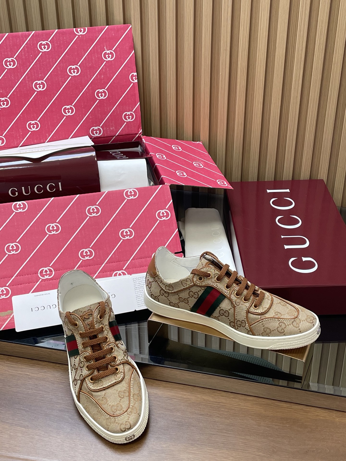 NO:875703,[Couple Style] 2026 Spring and Summer Gucci Stretch Series Sports Shoes New Double G Presbyopia Stretch Single Shoes for Men Gucc*i Purchasing Level Top Products Original Customization New GG Series Old Casual Small Dirty Shoes Catwalk Series Low-top Sneakers New  Explore the 2026 spring and summer collection. This new model of shoes is light, soft, flexible and versatile. It reinterprets the brand's iconic sneakers and adds a new member to the series. This sneaker is crafted from elastic soft leather. Each pair of shoes is hand-distressed to create a unique and personalized shoe fabric.  Imported soft cowhide outsole, original molded non-slip soft sole, matching packaging... [Full set of high-end airplane case boxed set] Size: Men's and women's sizes 35-45 women's 4140 men's 38 45 customized (non-refundable), casual shoes/sports shoes, gucci, sneakers, cowhide19860909【情侣款】2026春夏古奇Stretch系列运动鞋新品双G老花弹力单鞋男Gucc*i代购级别顶级产品原版定制 新款GG系列做旧休闲小脏鞋走秀款系列低帮板鞋上新 探索2026春夏系列.这款新隽鞋履轻盈柔软且灵活百搭的廊形焕新演绎品牌标志性运动鞋,为系列再添新成员,这款运动鞋以弹性软皮匠心打造,每双鞋均经过手工做旧处理,缔就独一无二的个性鞋履 面料．进口软牛皮 大底,原版开模防滑软底 配套包装…【飞机箱全套高端套盒装】 Size : 男女码35-45女4140男38 45定做 不退不换）,休闲鞋/运动鞋,gucci,sneakers,cowhide,Women's Shoes