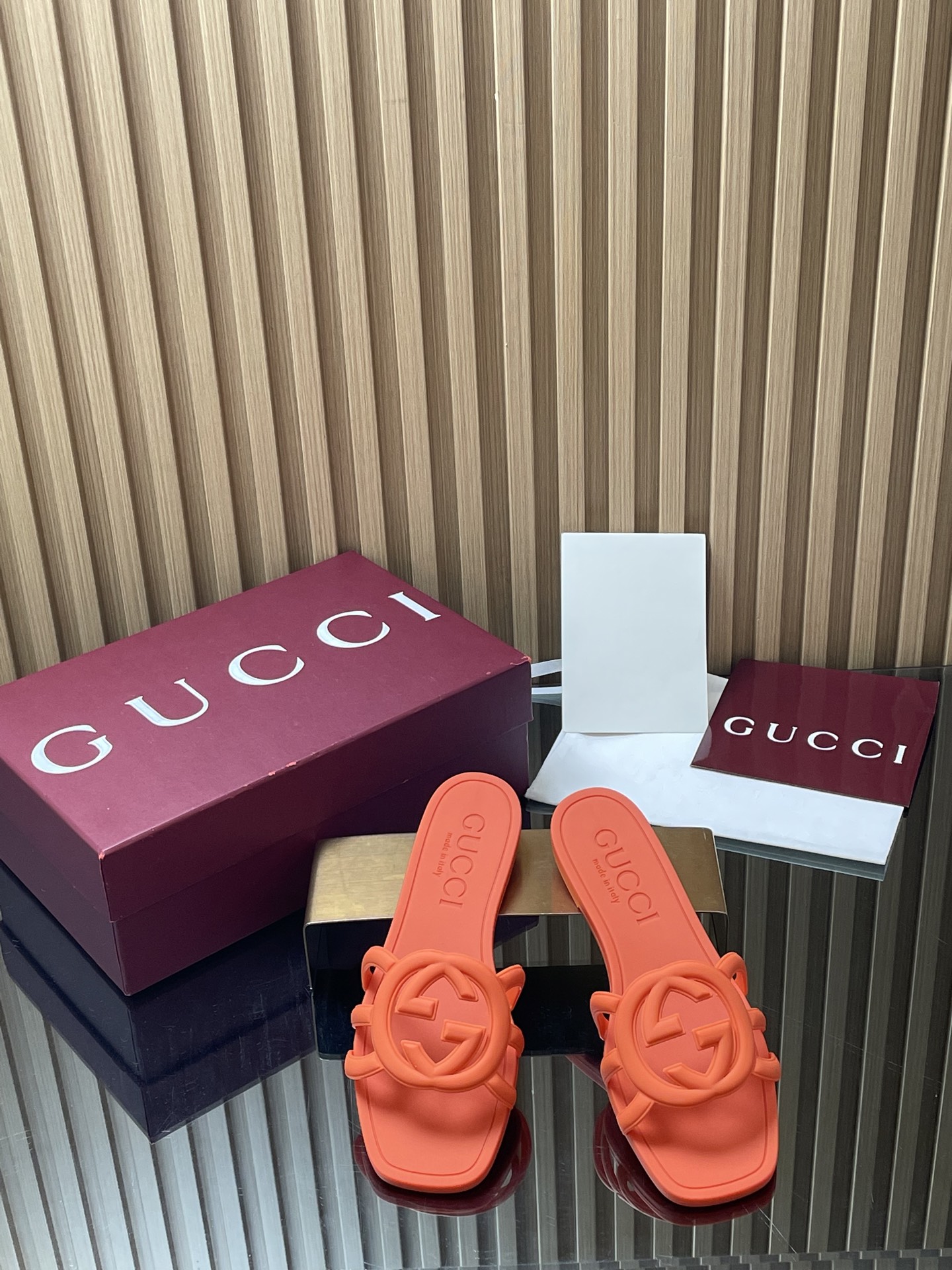 NO:875687,G family 2026 upgraded Gucci classic popular summer new style interlocking double G flat bottom hollow slippers candy macaron jelly dopamine double G G hollow beach shoes original one to one mold opening and heavy work to create 100% restoration of all the details of the original version, the material version is exactly the same as the original version, the details are 100% reproduced from the original board  The jelly slippers series reinterprets the brand's classic design elements and exquisite patterns with a modern vision. This sandal slipper is made of rubber material, crafted with craftsmanship, and has interlocking double G hollow details to show the brand logo. Outsole molded rubber sole Original upper molded rubber Size 35-41 Packaging Full set of original Ancora red packaging, slippers, gucci, gucci, slippers19860909G家2026升级尚新Gucci经典爆款夏季新款互扣式双G平底镂空拖鞋糖果马卡龙果冻多巴胺双G G镂空沙滩鞋 原版一比一开模重工打造百分百还原原版所有细节材质版型完全和原版一样细节百分之百原板复刻 果冻拖鞋系列以现代视觉焕新诠释品牌经典设计元素和精致图案.这款凉拖鞋采用橡胶材质,匠心制作,互扣式双G镂空细节,展现品牌标识内涵 大底模具橡胶底 鞋面原板成型橡胶 尺码35-41 包装全套原版安可拉红色包装,拖鞋,gucci,gucci,slippers,Women's Shoes