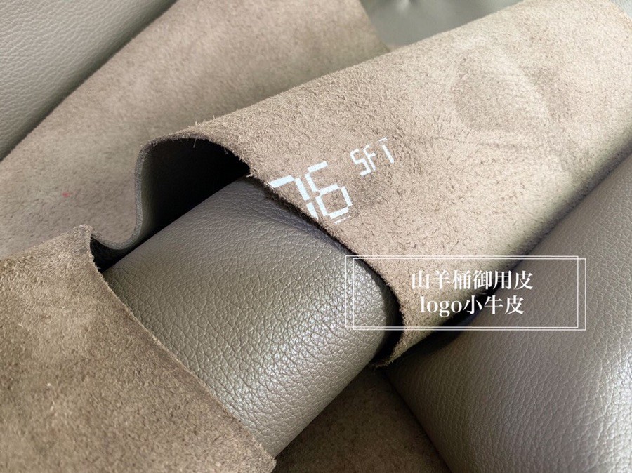 Celine Lets feel the leather of Sangle for yourself.