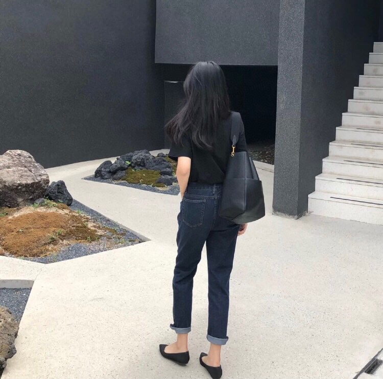 Celine The black color gives it a cool and sassy image. It has a huge capacity and 4 outer pockets. It has clear compartments and can be carried