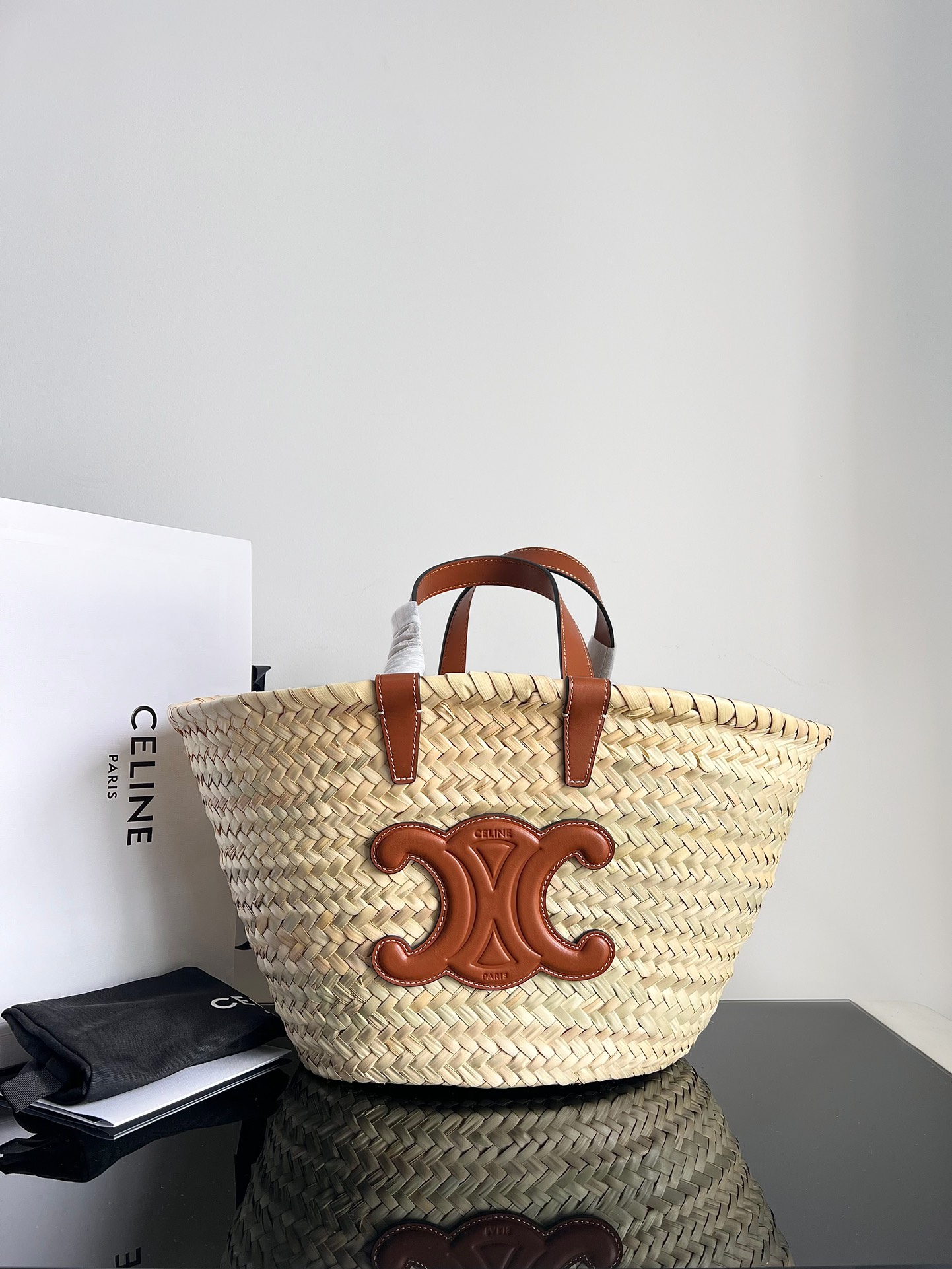 Celine classic palm leaf and cowhide basket bag with original cowhide, straw woven vegetable basket size: 25 x 25 x 15 (bag opening length 45) cm