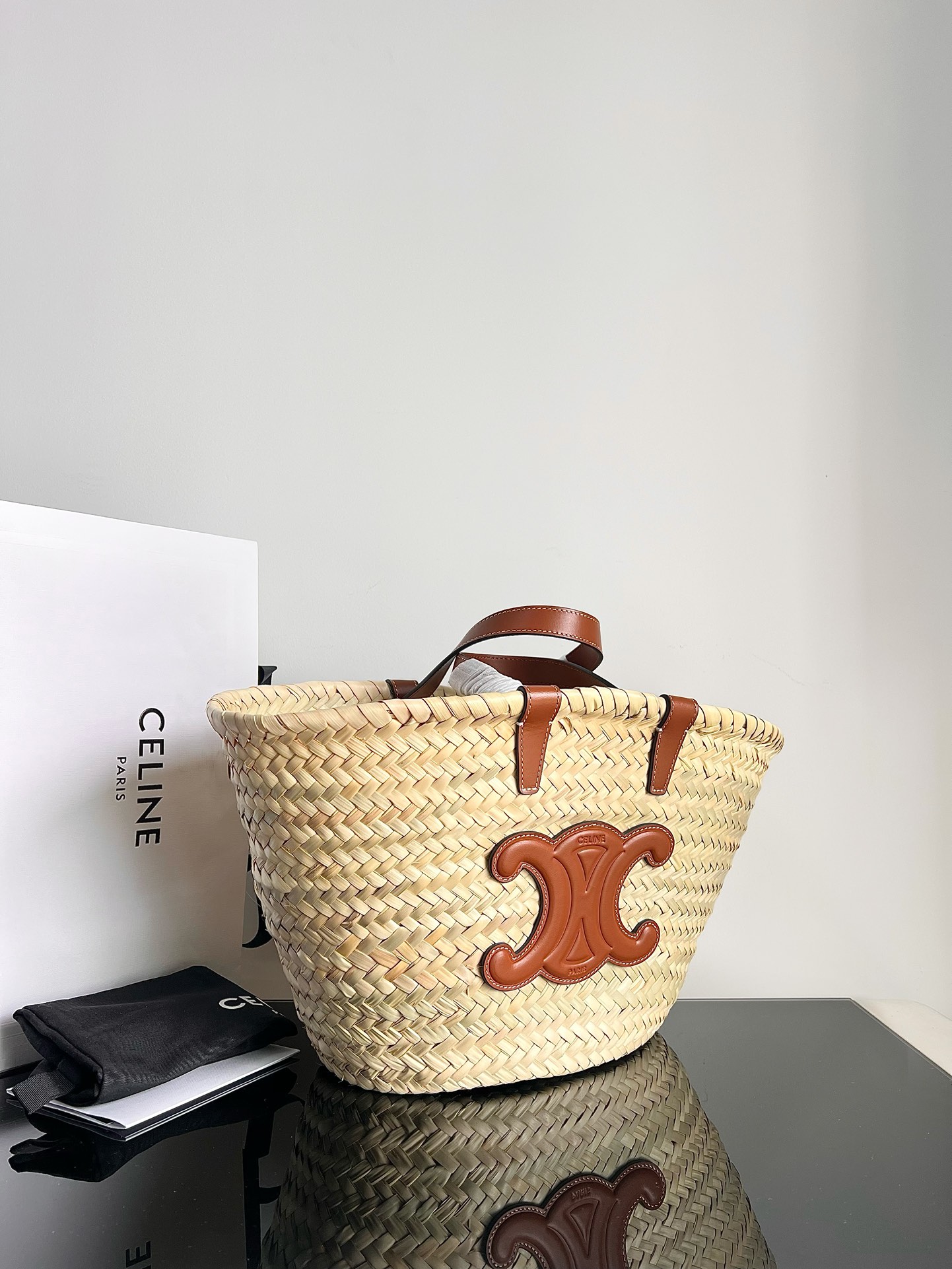Celine classic palm leaf and cowhide basket bag with original cowhide, straw woven vegetable basket size: 25 x 25 x 15 (bag opening length 45) cm