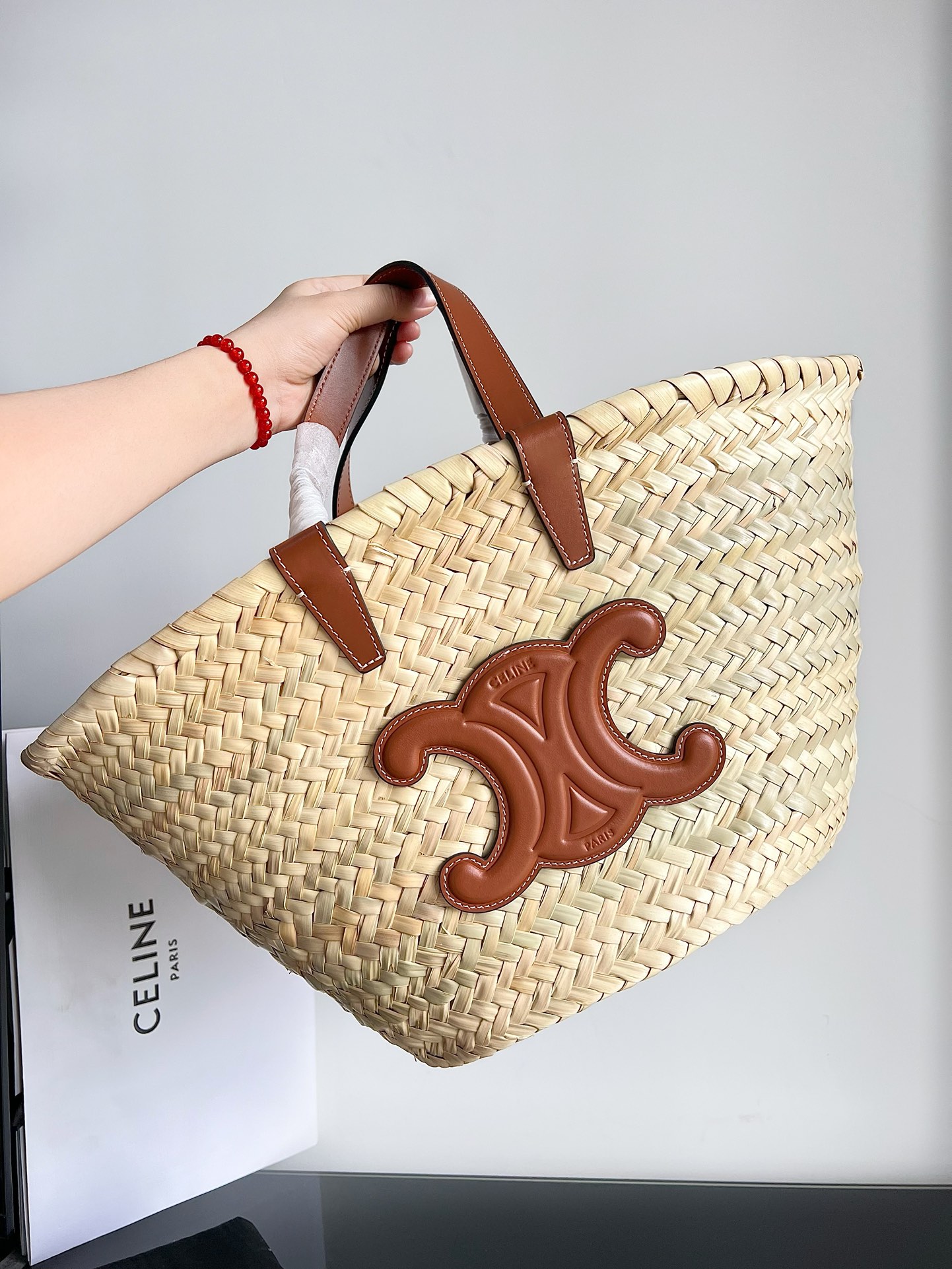 Celine classic palm leaf and cowhide basket bag with original cowhide, straw woven vegetable basket size: 25 x 25 x 15 (bag opening length 45) cm