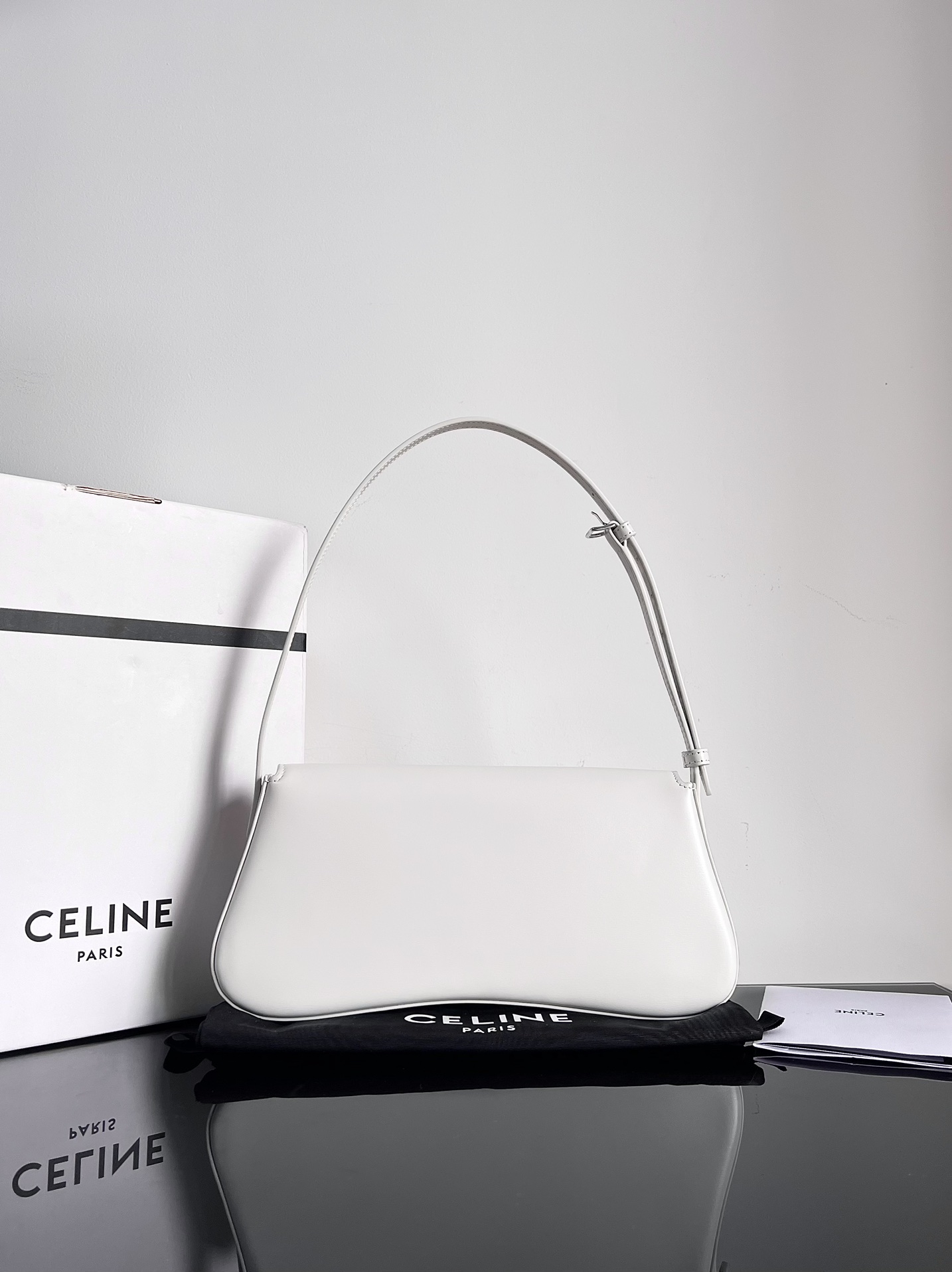 Celine LOLA medium cowhide handbag [original genuine leather, all-steel hardware] Arc de Triomphe baguette armpit, size: 28