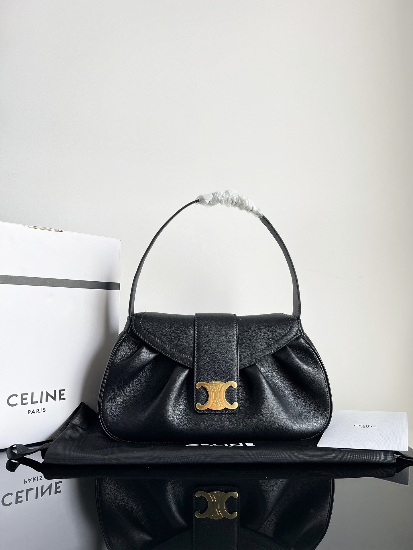 POLLY中号柔软牛皮革手袋原厂皮全钢五金波莉腋下包尺寸33X19X9cm牛皮革羊皮革衬里金色饰面单肩腋