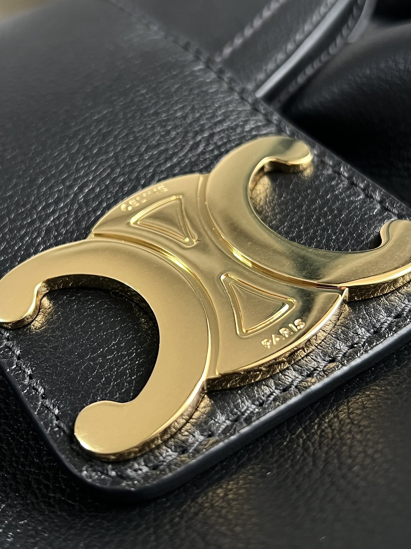 POLLY中号柔软牛皮革手袋原厂皮全钢五金波莉腋下包尺寸33X19X9cm牛皮革羊皮革衬里金色饰面单肩腋