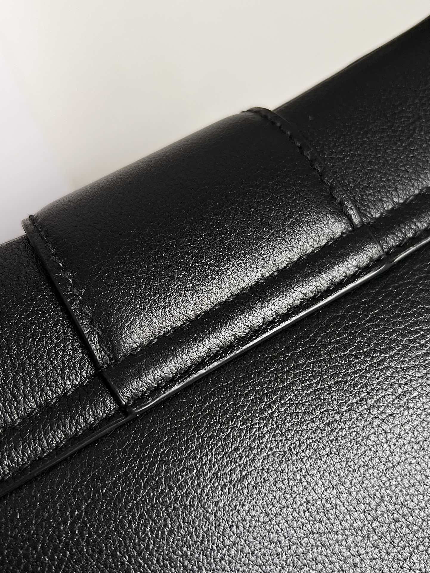 POLLY中号柔软牛皮革手袋原厂皮全钢五金波莉腋下包尺寸33X19X9cm牛皮革羊皮革衬里金色饰面单肩腋