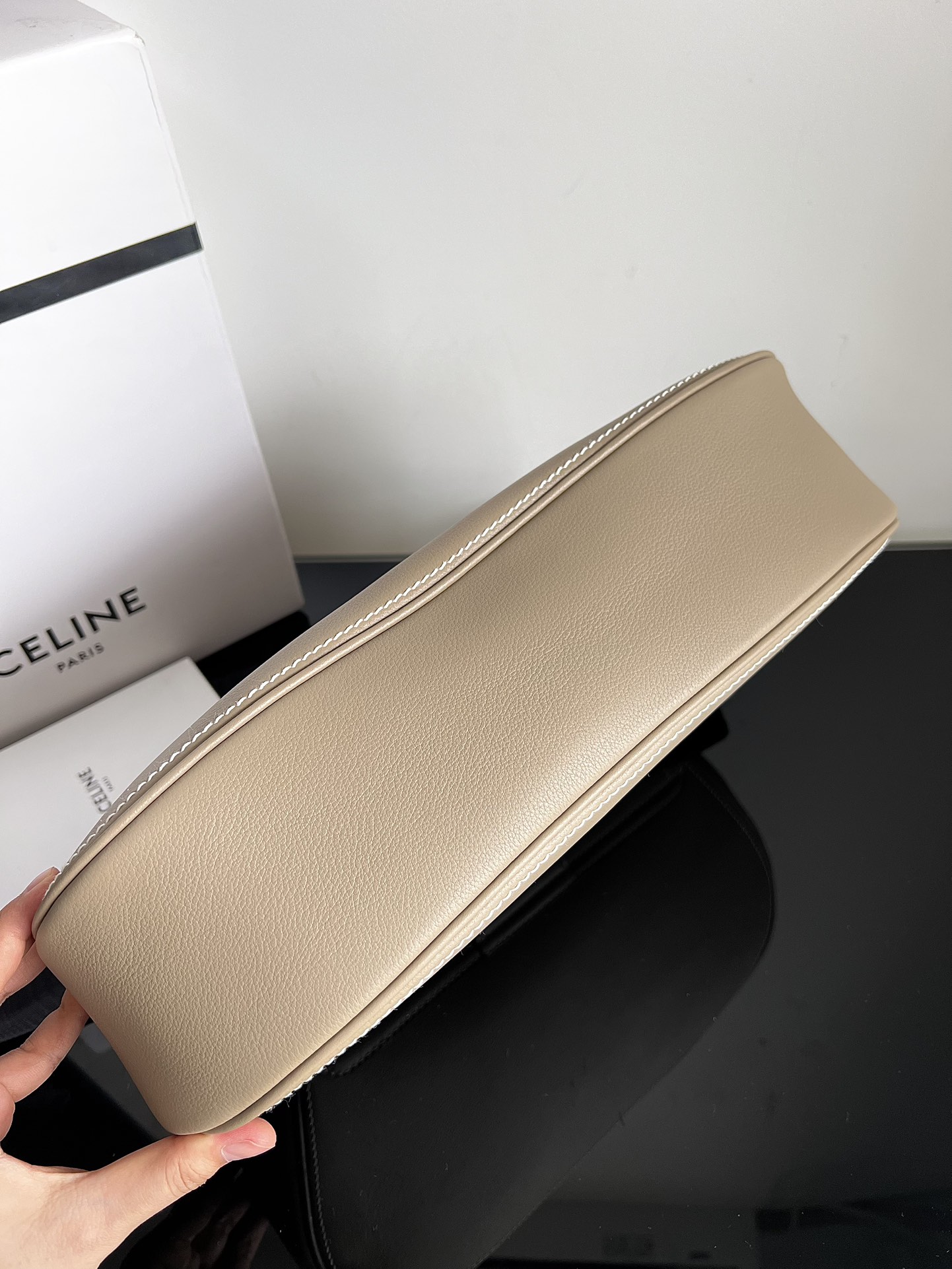 POLLY中号柔软牛皮革手袋原厂皮全钢五金波莉腋下包尺寸33X19X9cm牛皮革羊皮革衬里金色饰面单肩腋