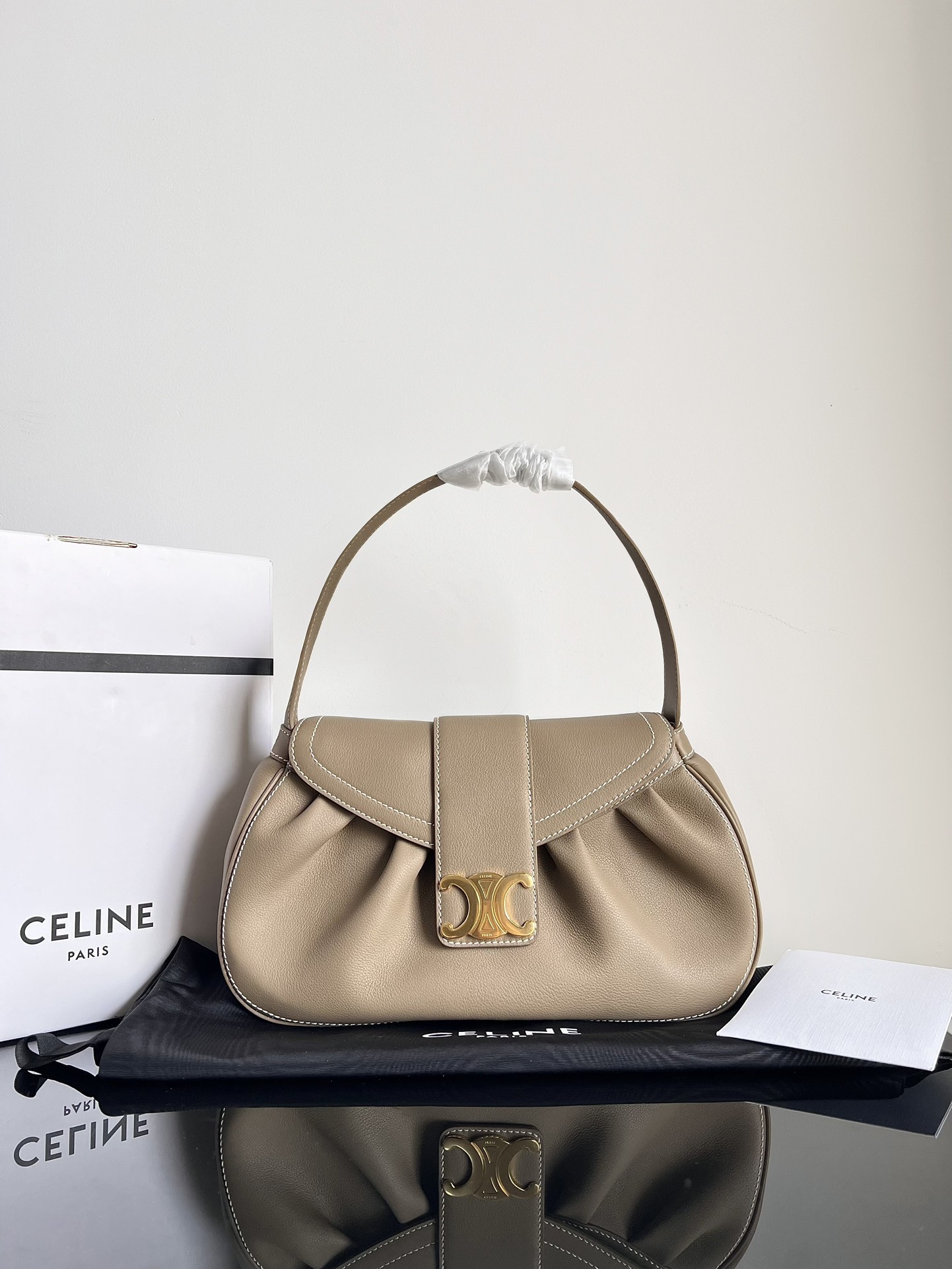 POLLY中号柔软牛皮革手袋原厂皮全钢五金波莉腋下包尺寸33X19X9cm牛皮革羊皮革衬里金色饰面单肩腋