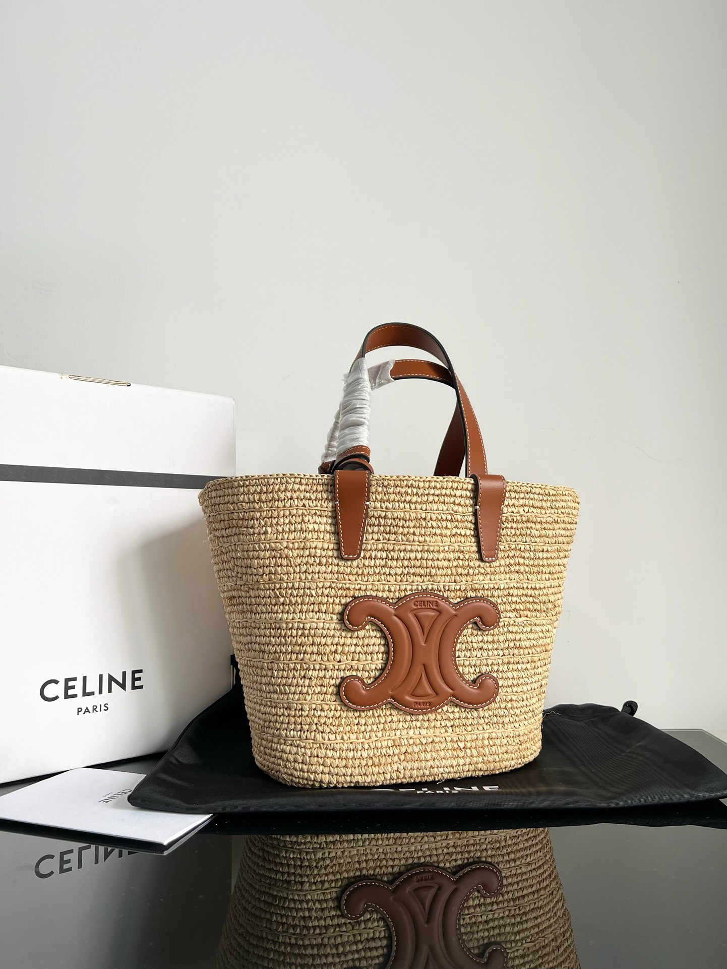 Celine CUIR woven straw series, TRIOMPHE plant material and cow leather soft classic basket bag, handwoven handbag, each piece is unique, the siz