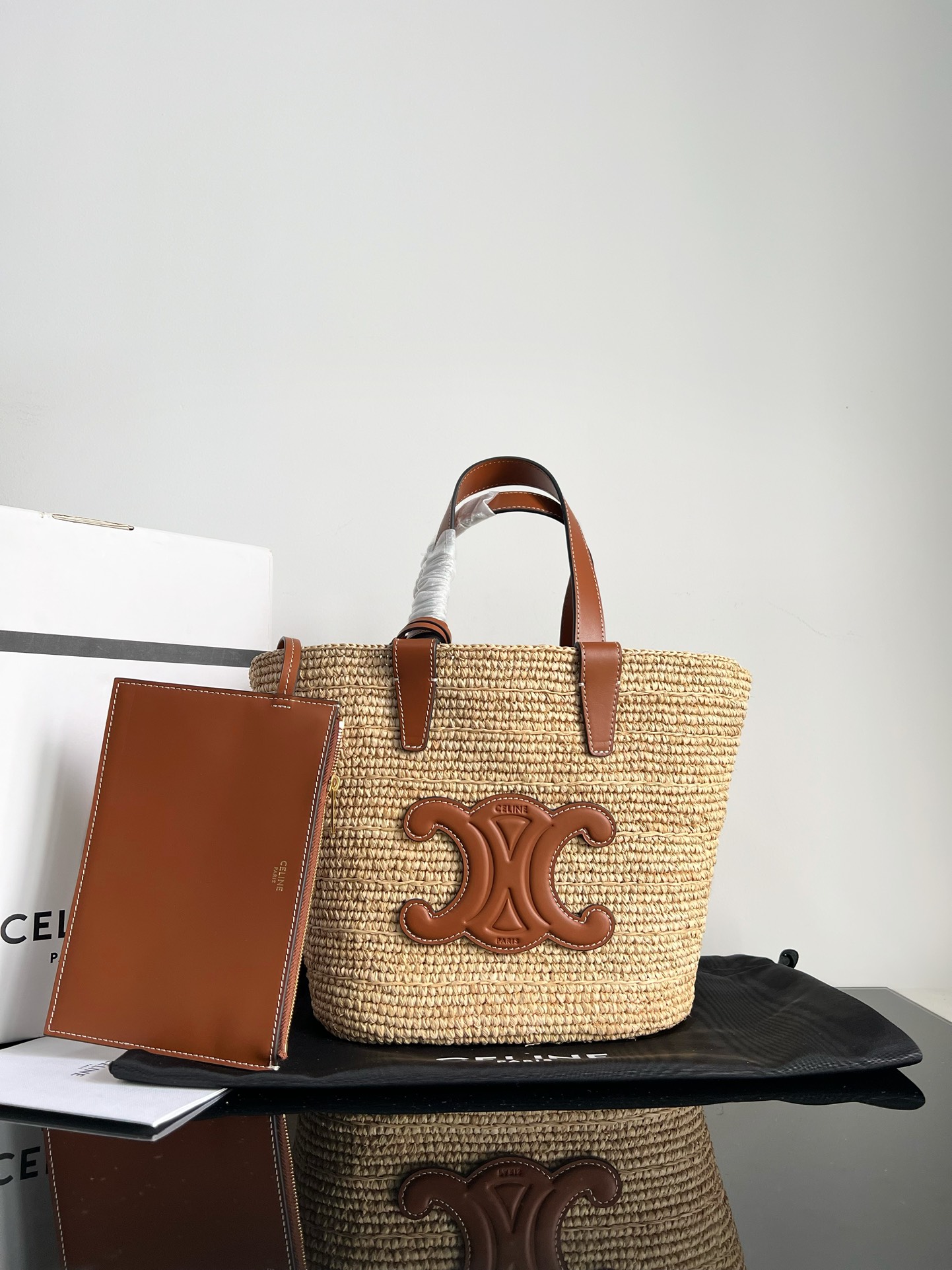 Celine CUIR woven straw series, TRIOMPHE plant material and cow leather soft classic basket bag, handwoven handbag, each piece is unique, the siz