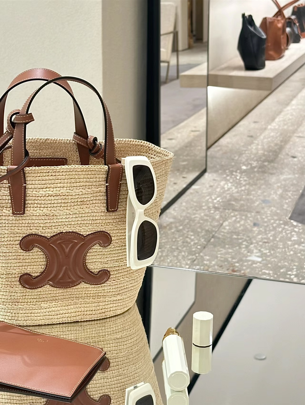 Celine Product _dv2qfny1hwsMYgZOcAd7K3mNxBjlqP9rVR3Ab5A