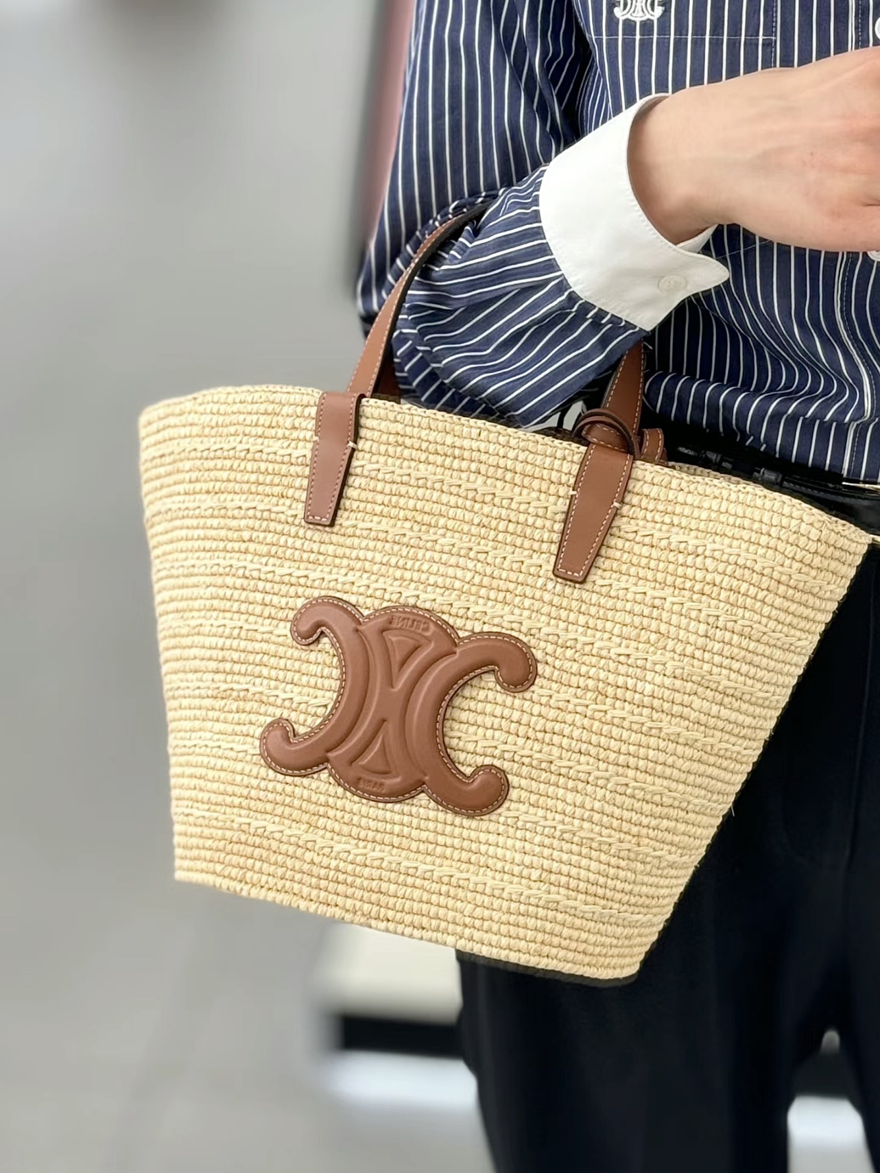Celine Product _doCqfMzePn_R1bwRQt7XtUH0FZhP37RDg-sqQ_Q