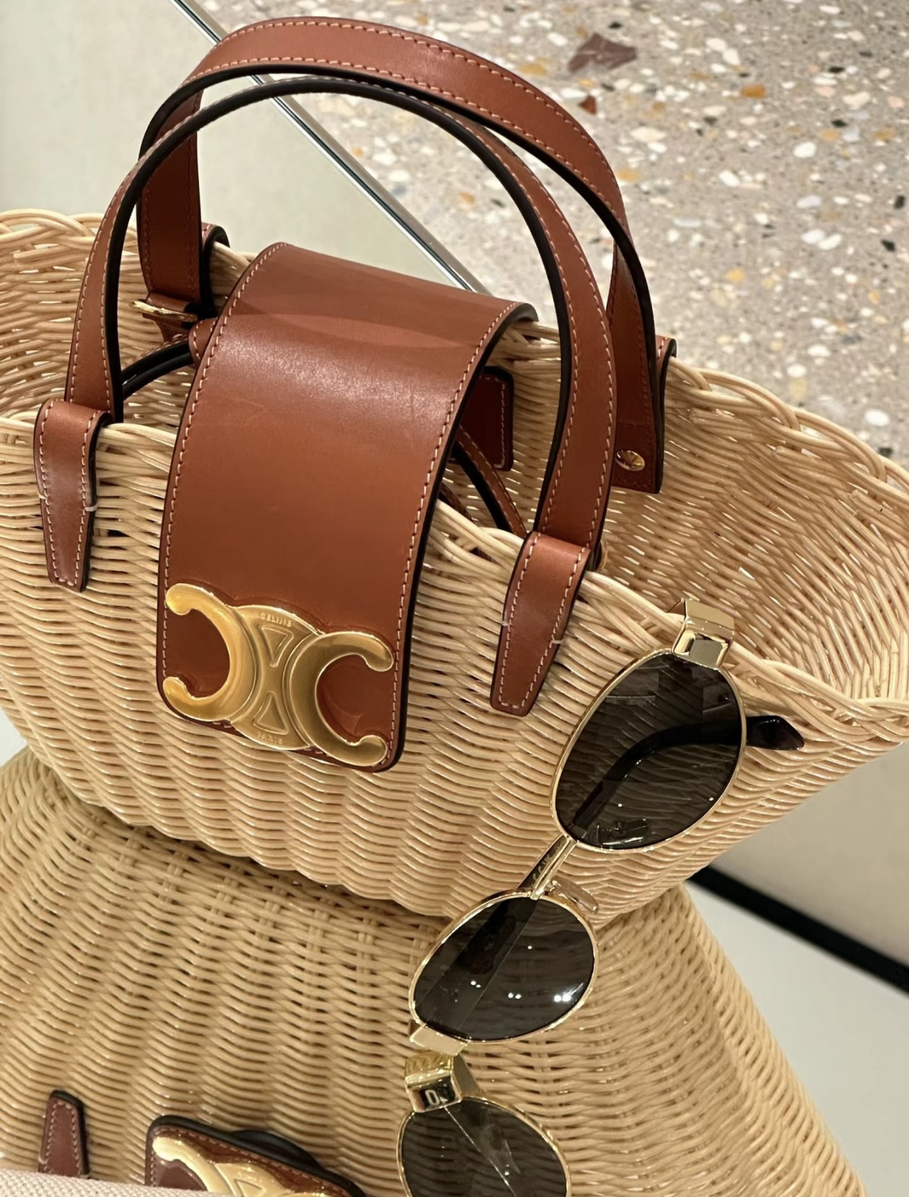 Celine Product _d2Zqft1TWzhSqv0awJ8OsgsJPIE2nm2cZx7ou1Q