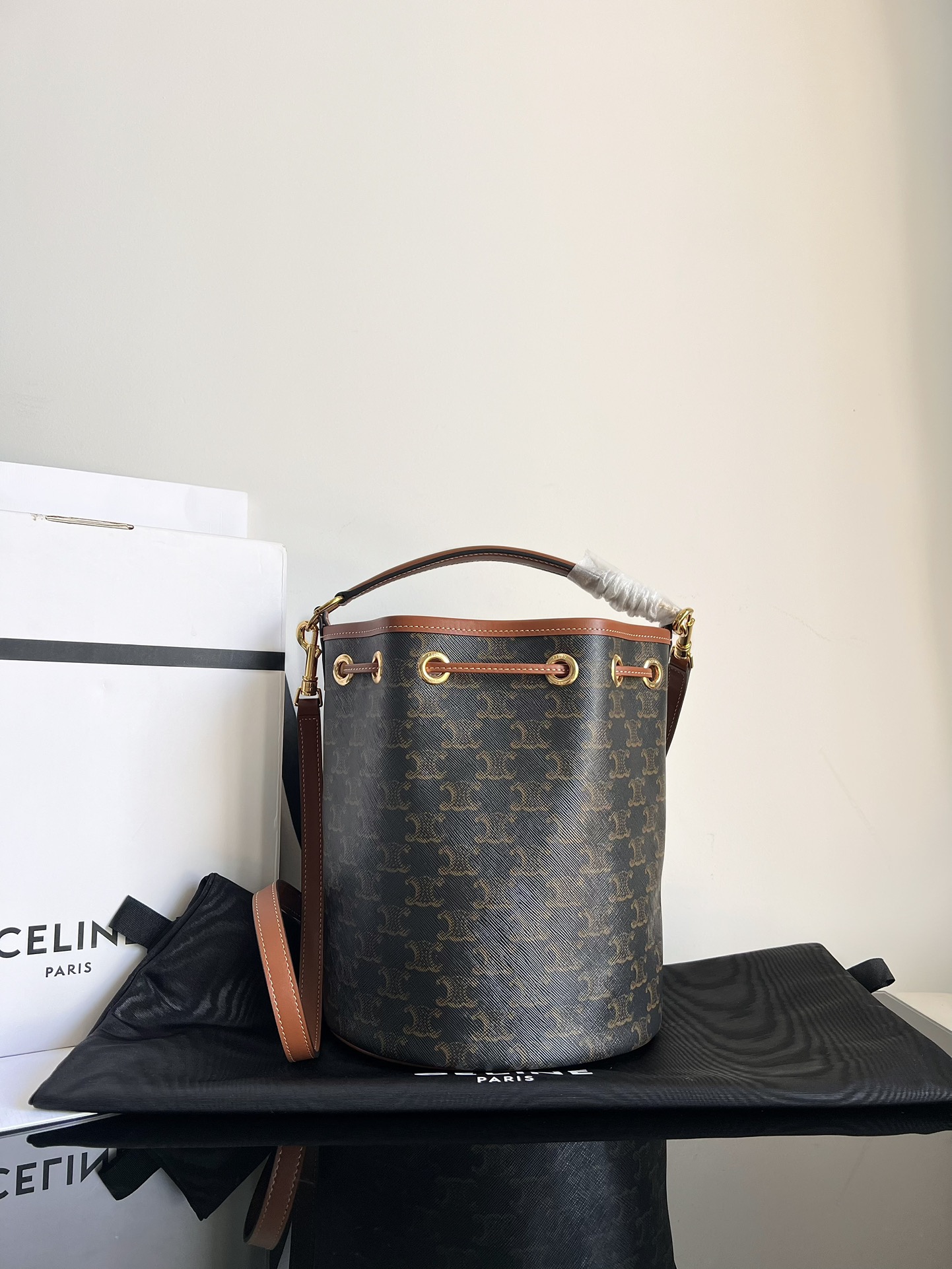 25 New product debut Celine [original leather and full steel hardware] new drawstring handbag presbyopic CLARA logo printed cow leather handbag,