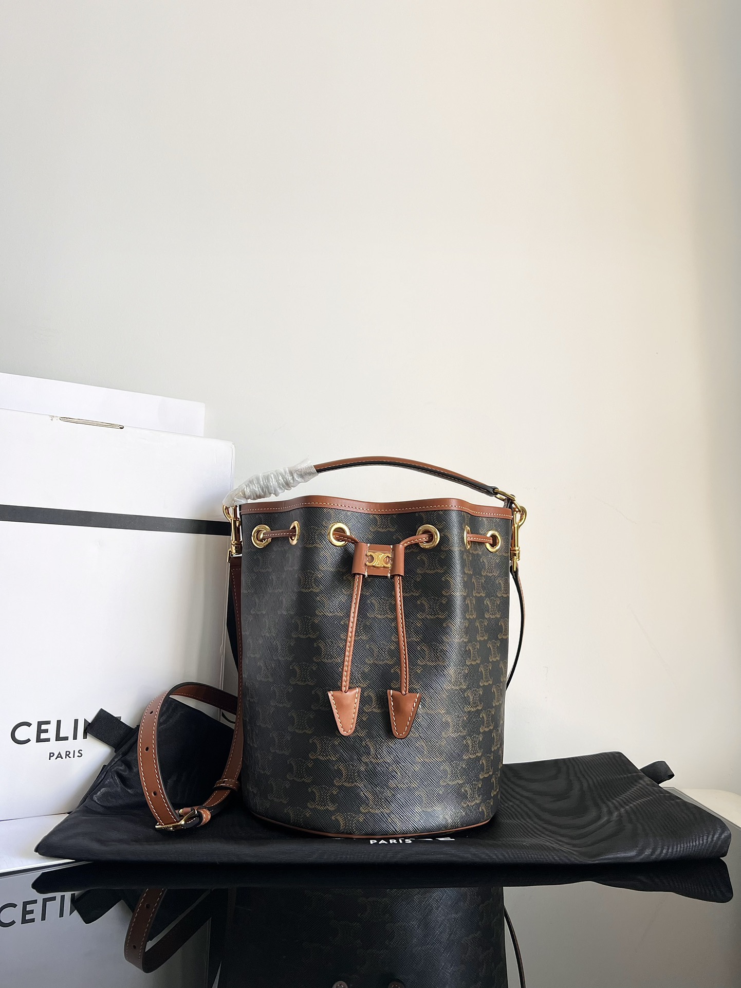 25 New product debut Celine [original leather and full steel hardware] new drawstring handbag presbyopic CLARA logo printed cow leather handbag,