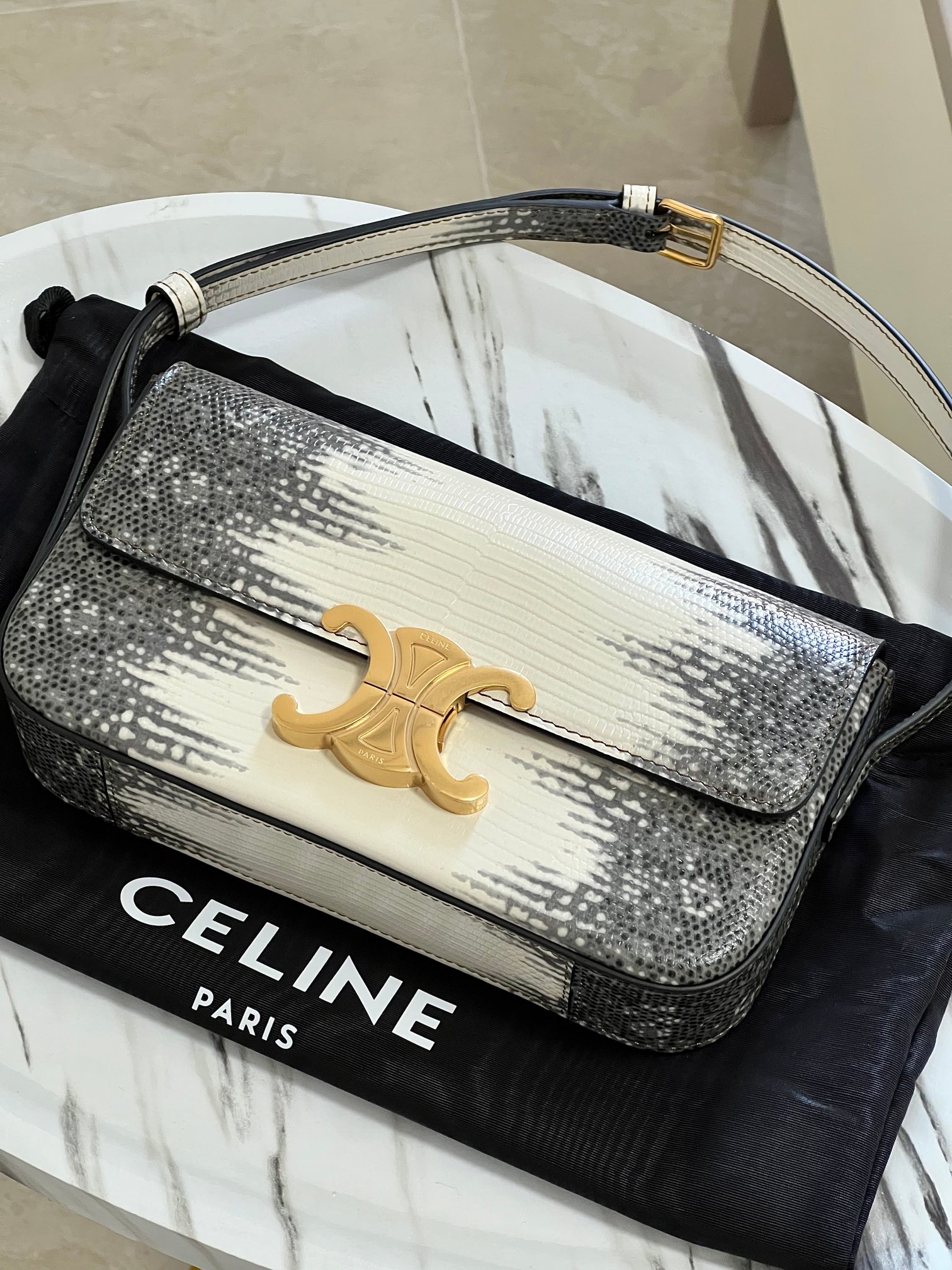 [Lizard "Gold Attraction Series] Celine Arc de Triomphe armpit lizard pattern (imported cowhide pressed lizard pattern) with special grade all-st