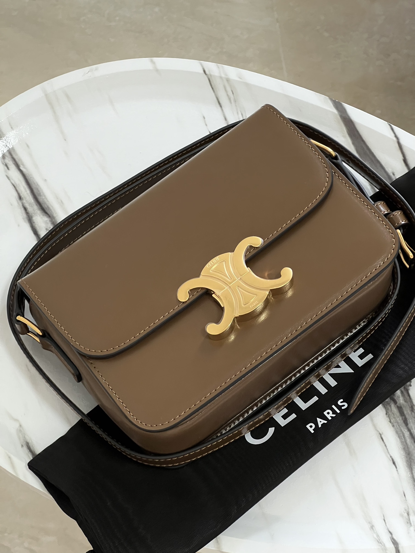 Celine Product _drIqfH27FGRisZ2luPoqpS8kooDP-JzxlpJLDtA