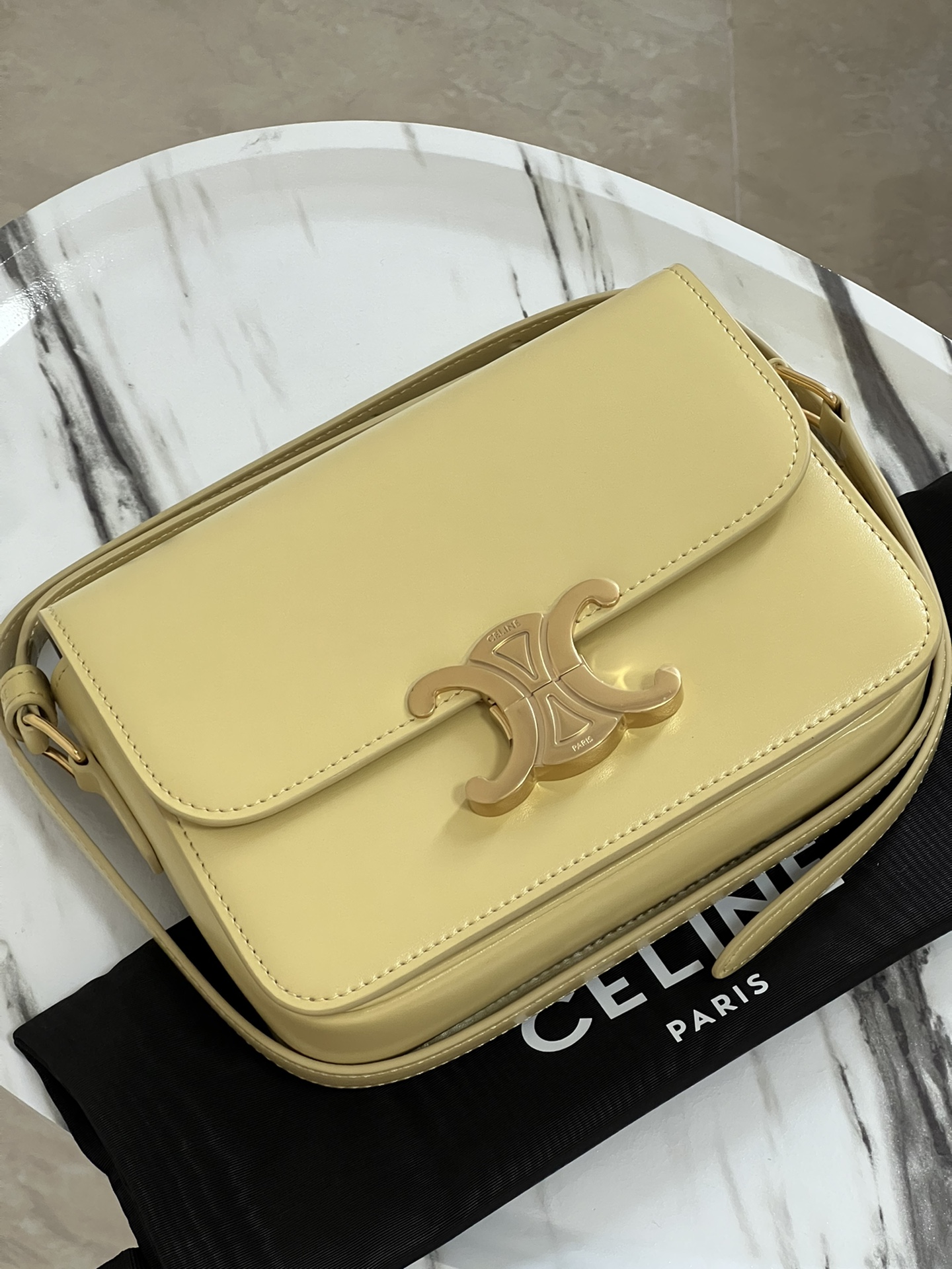 Celine Product _drbqfEfcxmky_K7fMRdUL4MO2jnxJ5fsUpnbCMg