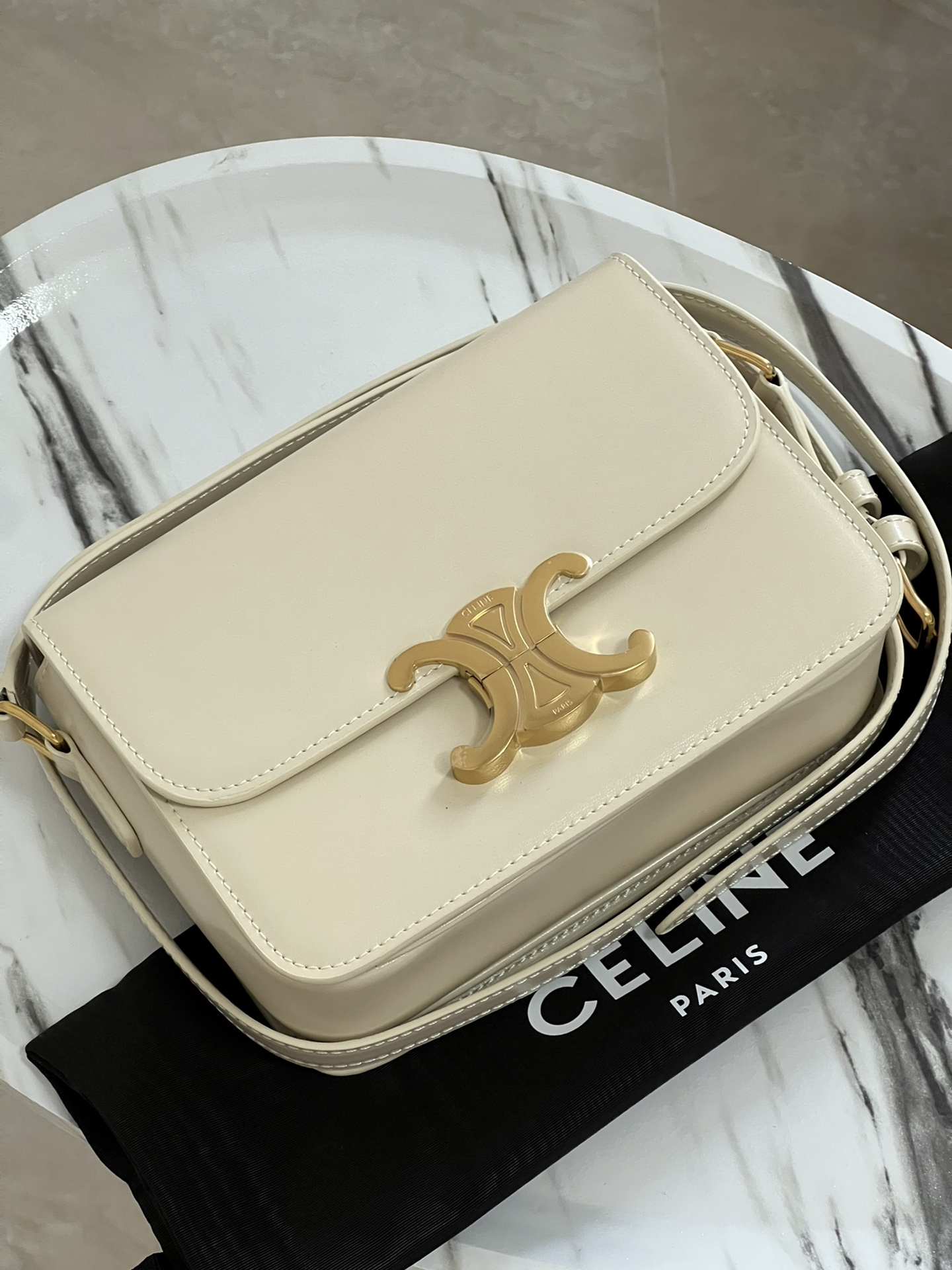 Celine Product _dr1qfyOmsst6qmFPwbHY_Rt6cm7rhzArZXxU8yw