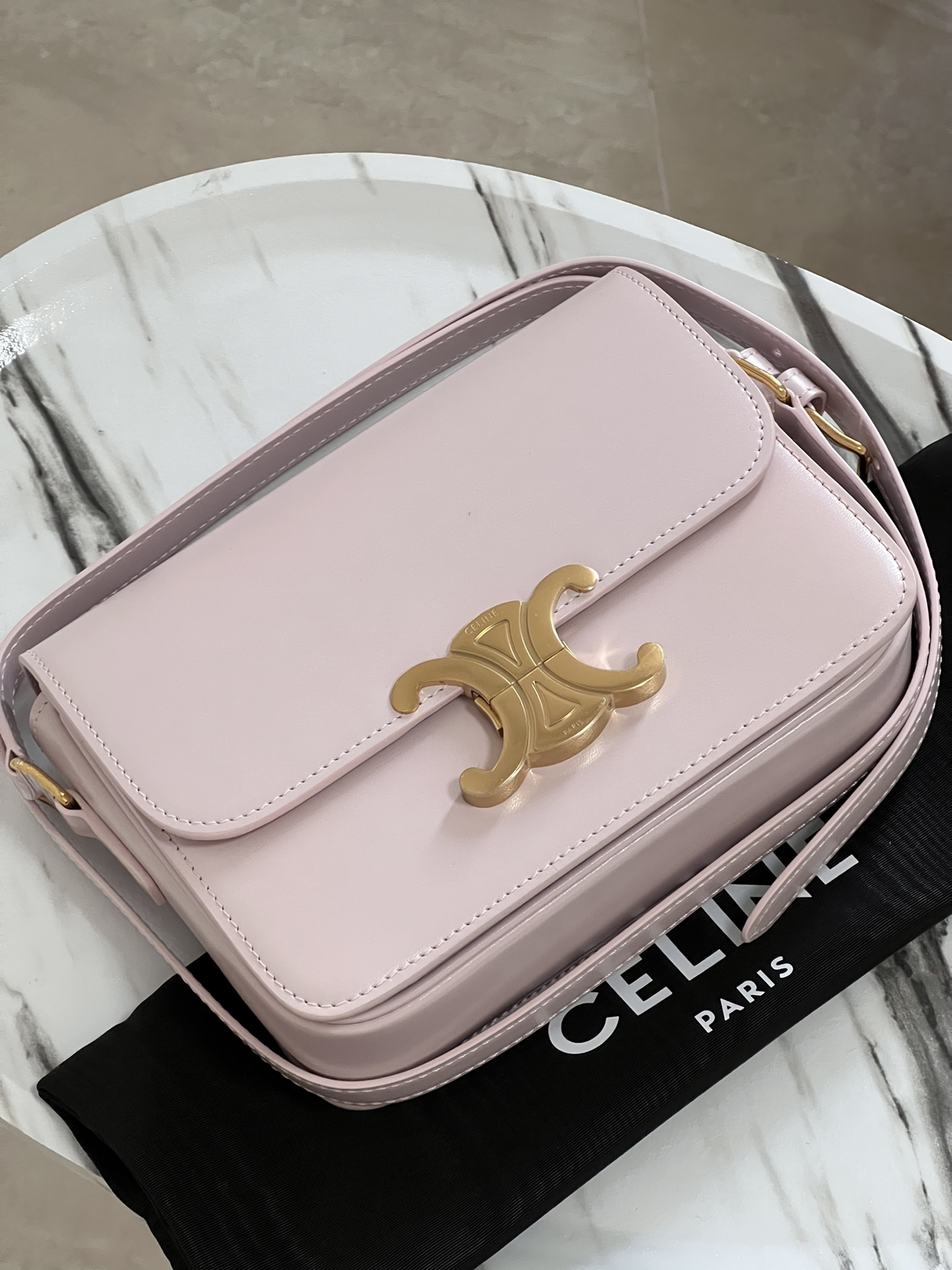 Celine Product _dyDqfRFlfe2ytOYq4HrXC0QNVS1uZASOPlCw-mA
