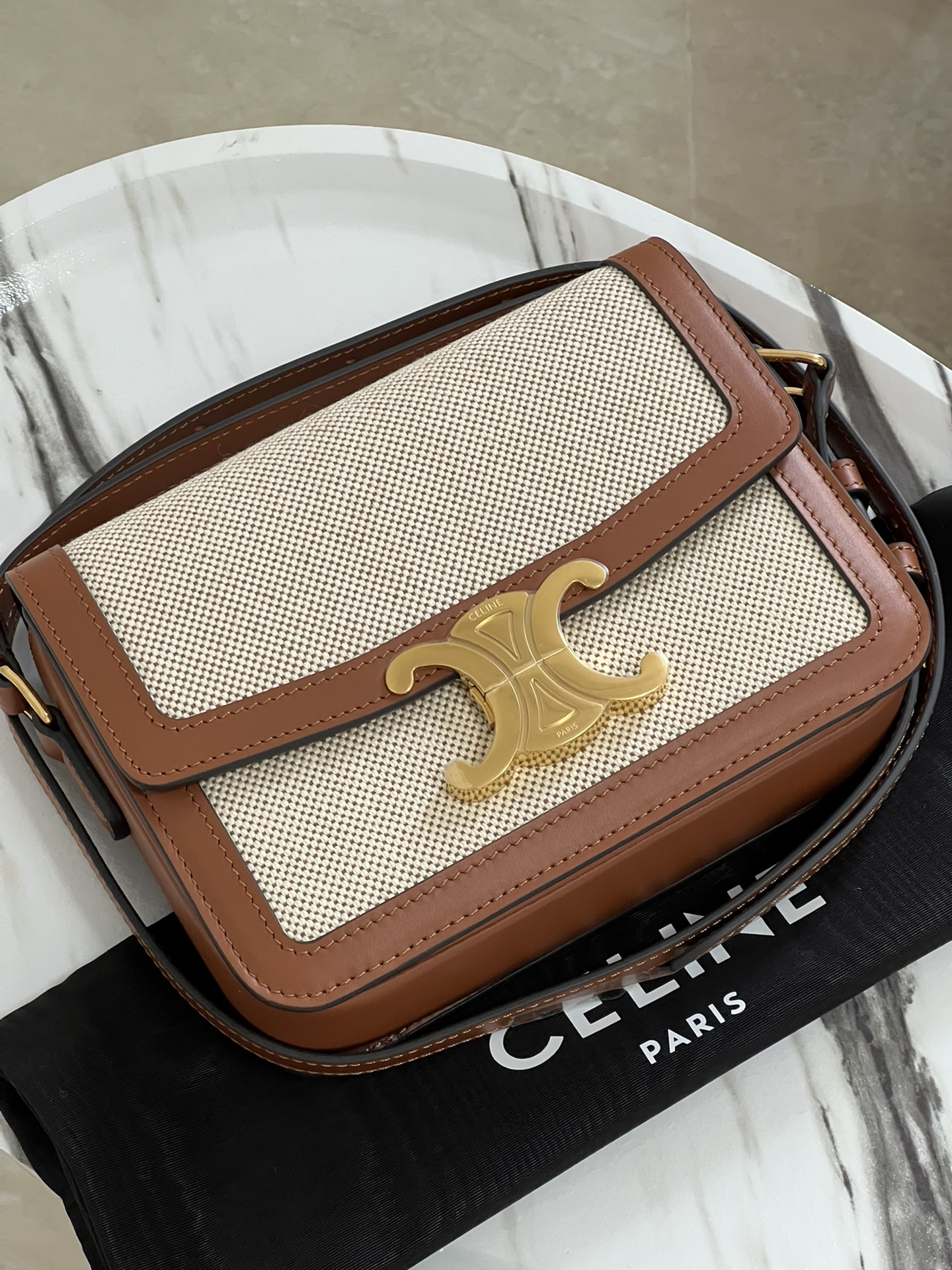 Celine Product _d9PqfACrudr1_1x0EtxSK8KLCw_aKHqDDbLN8Pw