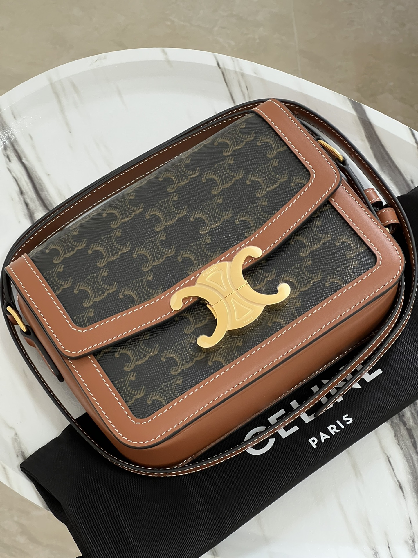 Celine Product _d87qfB8hlUfSRiArrBXP6YjoHAdsNQRi0V7mP_g