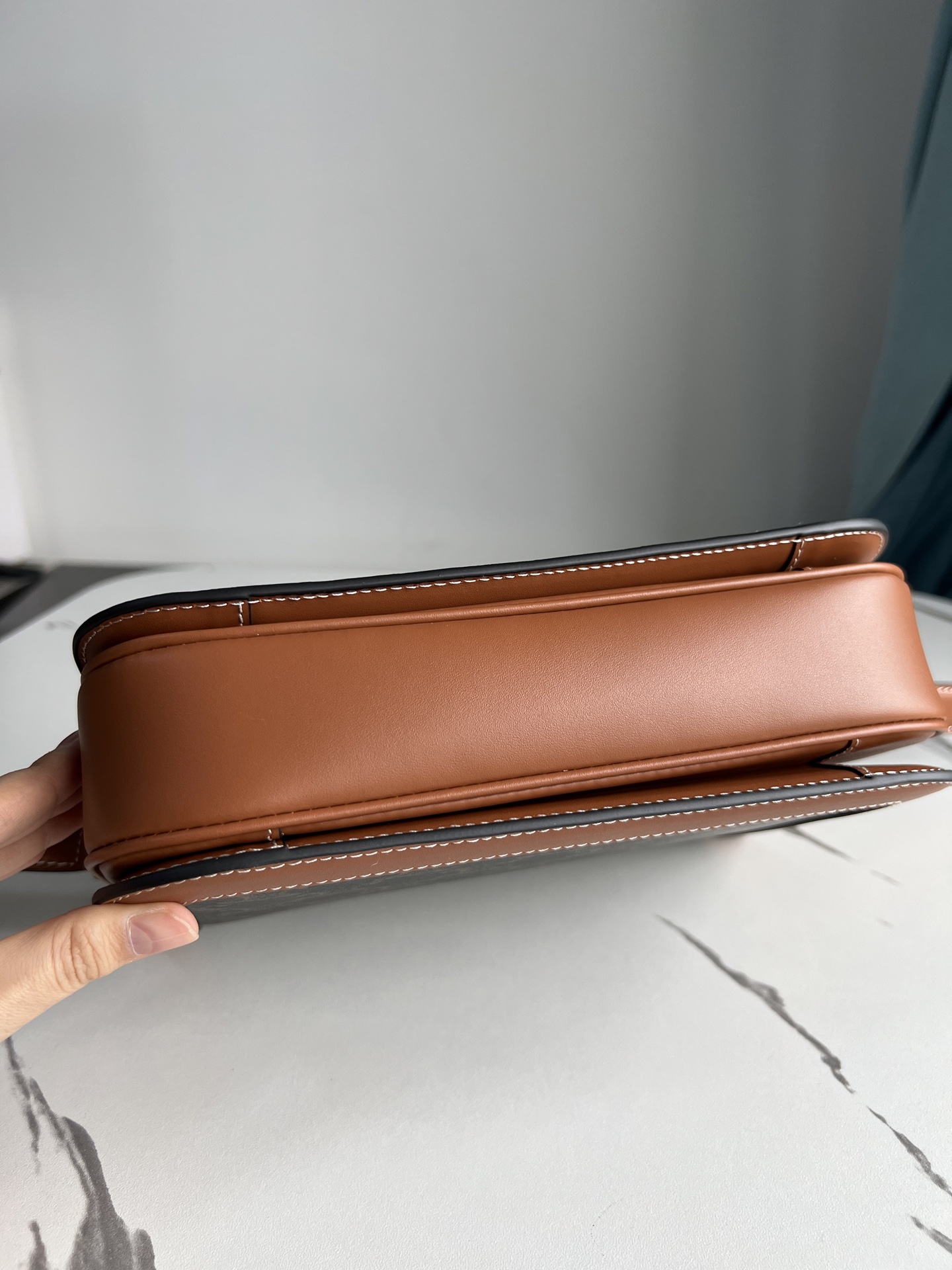 CelineTRIOMPHE Arc de Triomphe medium size, dimensions: 22.5 X 16.5 X 7.5cm. . Original leather, all steel hardware, TRIOMPHE outer cowhide, shee