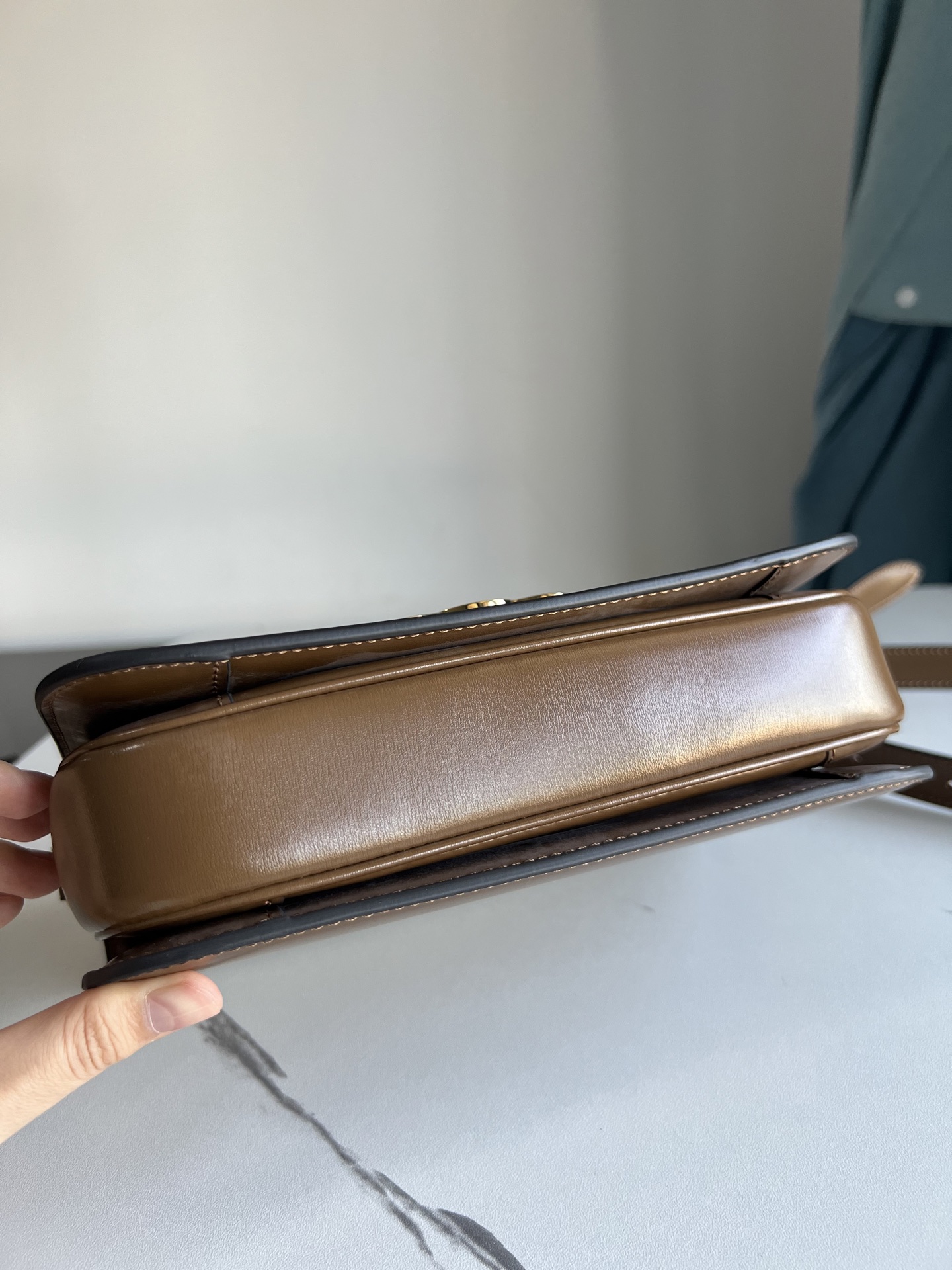 CelineTRIOMPHE Arc de Triomphe medium size, dimensions: 22.5 X 16.5 X 7.5cm. . Original leather, all steel hardware, TRIOMPHE outer cowhide, shee
