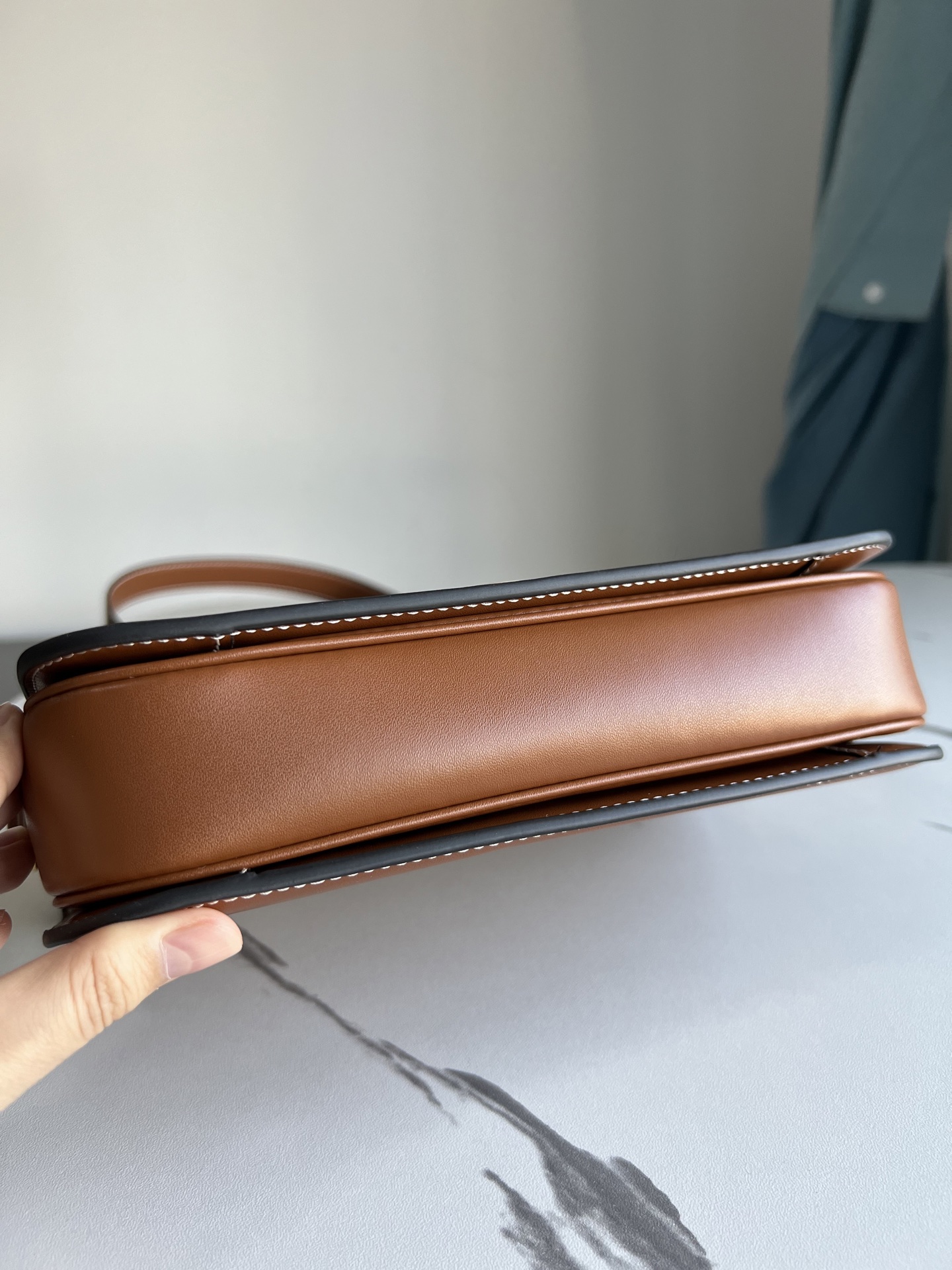 CelineTRIOMPHE Arc de Triomphe medium size, dimensions: 22.5 X 16.5 X 7.5cm. . Original leather, all steel hardware, TRIOMPHE outer cowhide, shee