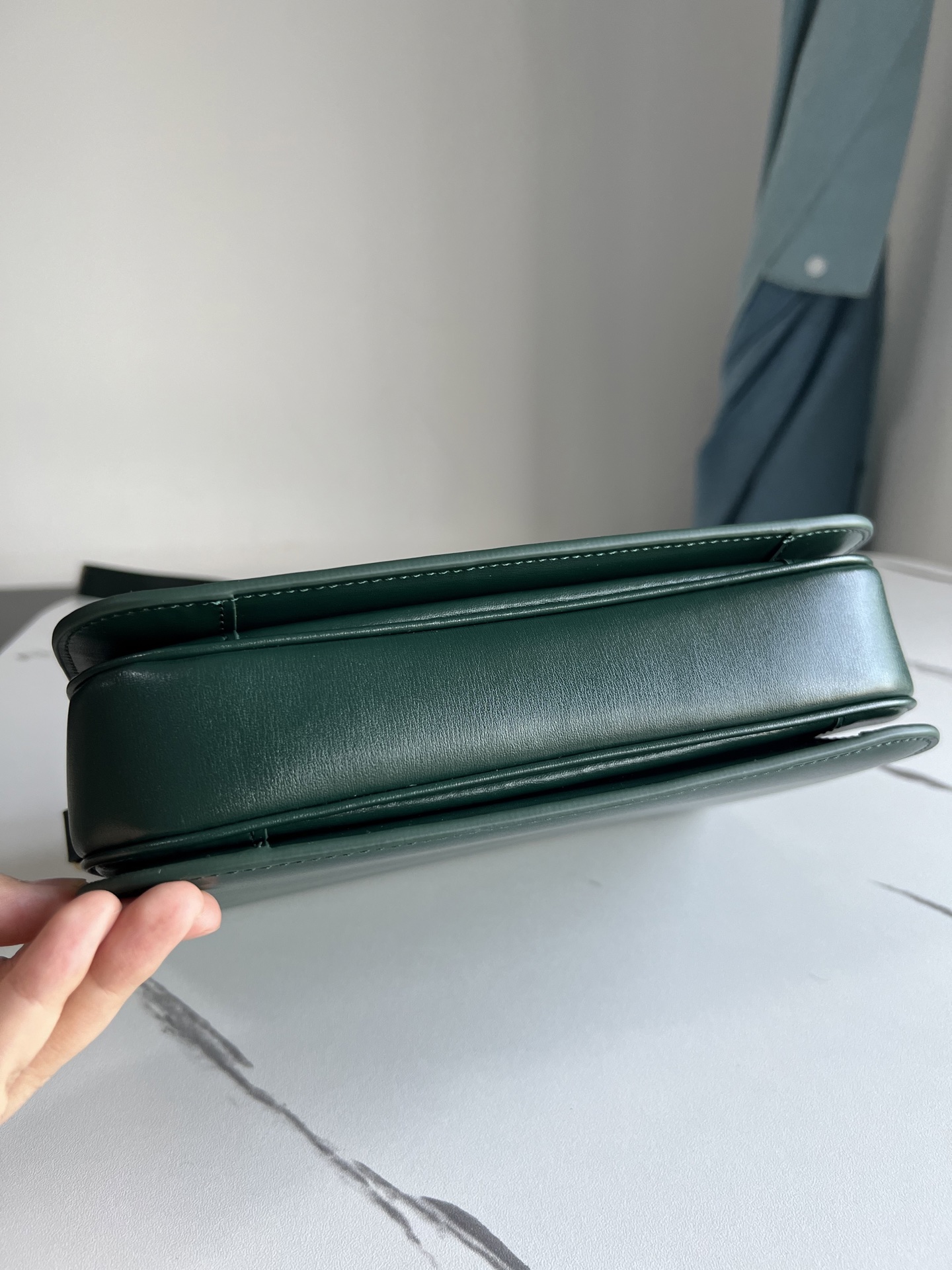 CelineTRIOMPHE Arc de Triomphe medium size, dimensions: 22.5 X 16.5 X 7.5cm. . Original leather, all steel hardware, TRIOMPHE outer cowhide, shee