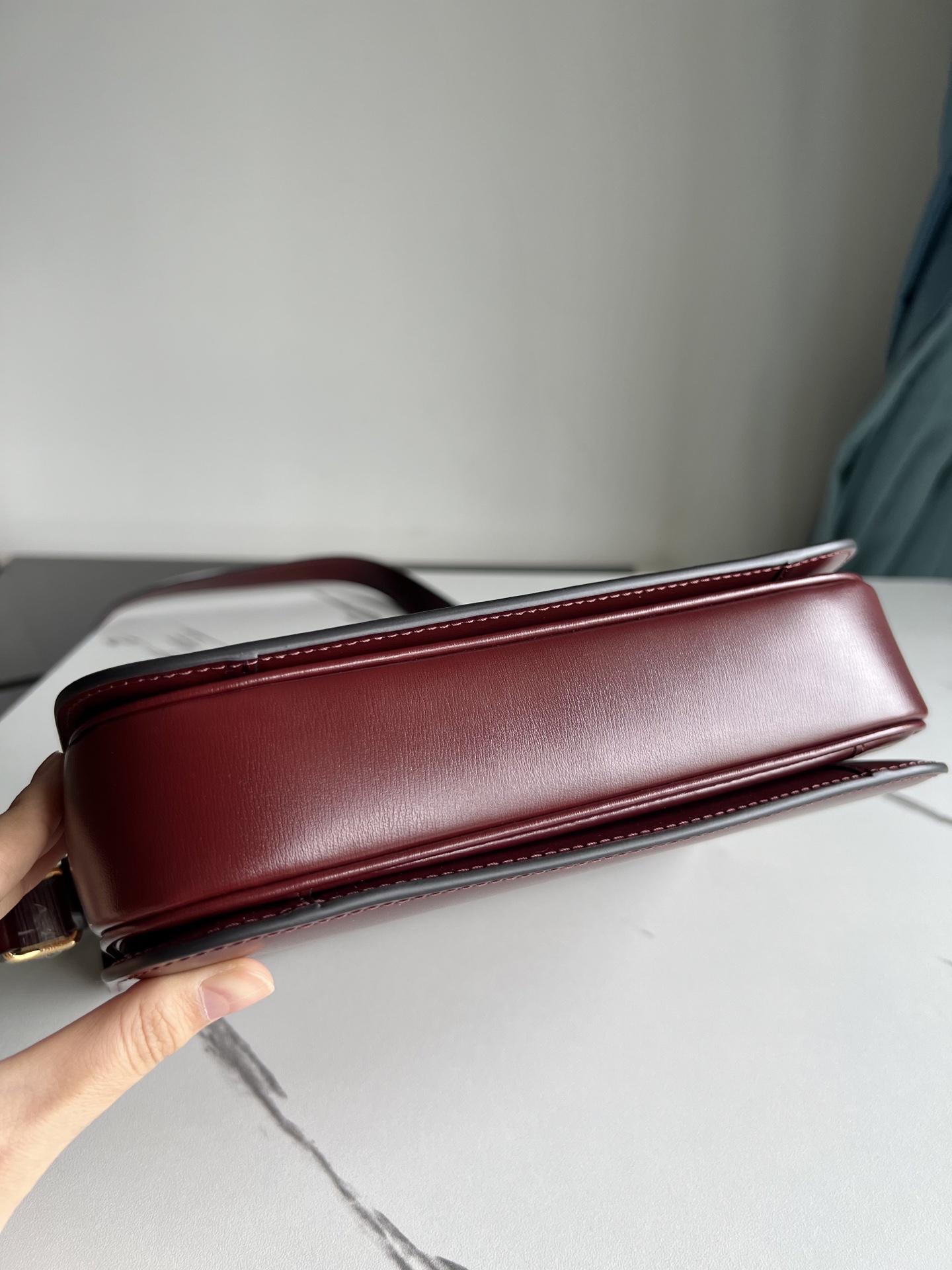 CelineTRIOMPHE Arc de Triomphe medium size, dimensions: 22.5 X 16.5 X 7.5cm. . Original leather, all steel hardware, TRIOMPHE outer cowhide, shee