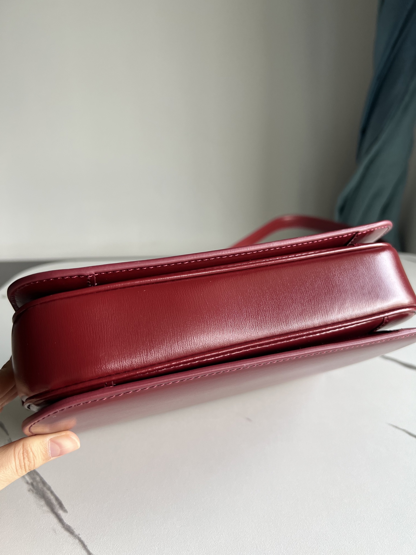 CelineTRIOMPHE Arc de Triomphe medium size, dimensions: 22.5 X 16.5 X 7.5cm. . Original leather, all steel hardware, TRIOMPHE outer cowhide, shee
