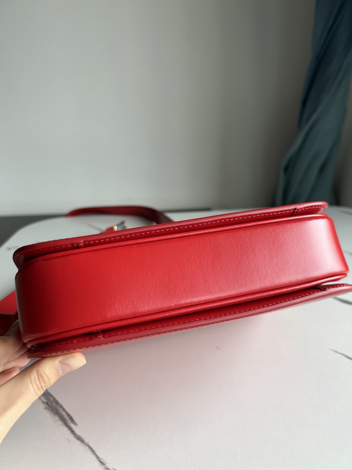 CelineTRIOMPHE Arc de Triomphe medium size, dimensions: 22.5 X 16.5 X 7.5cm. . Original leather, all steel hardware, TRIOMPHE outer cowhide, shee