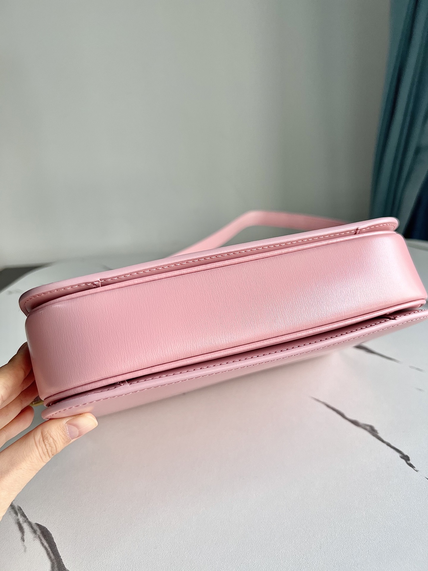 CelineTRIOMPHE Arc de Triomphe medium size, dimensions: 22.5 X 16.5 X 7.5cm. . Original leather, all steel hardware, TRIOMPHE outer cowhide, shee