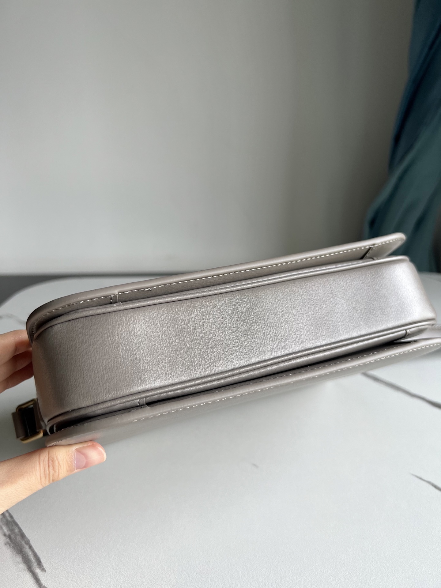 CelineTRIOMPHE Arc de Triomphe medium size, dimensions: 22.5 X 16.5 X 7.5cm. . Original leather, all steel hardware, TRIOMPHE outer cowhide, shee