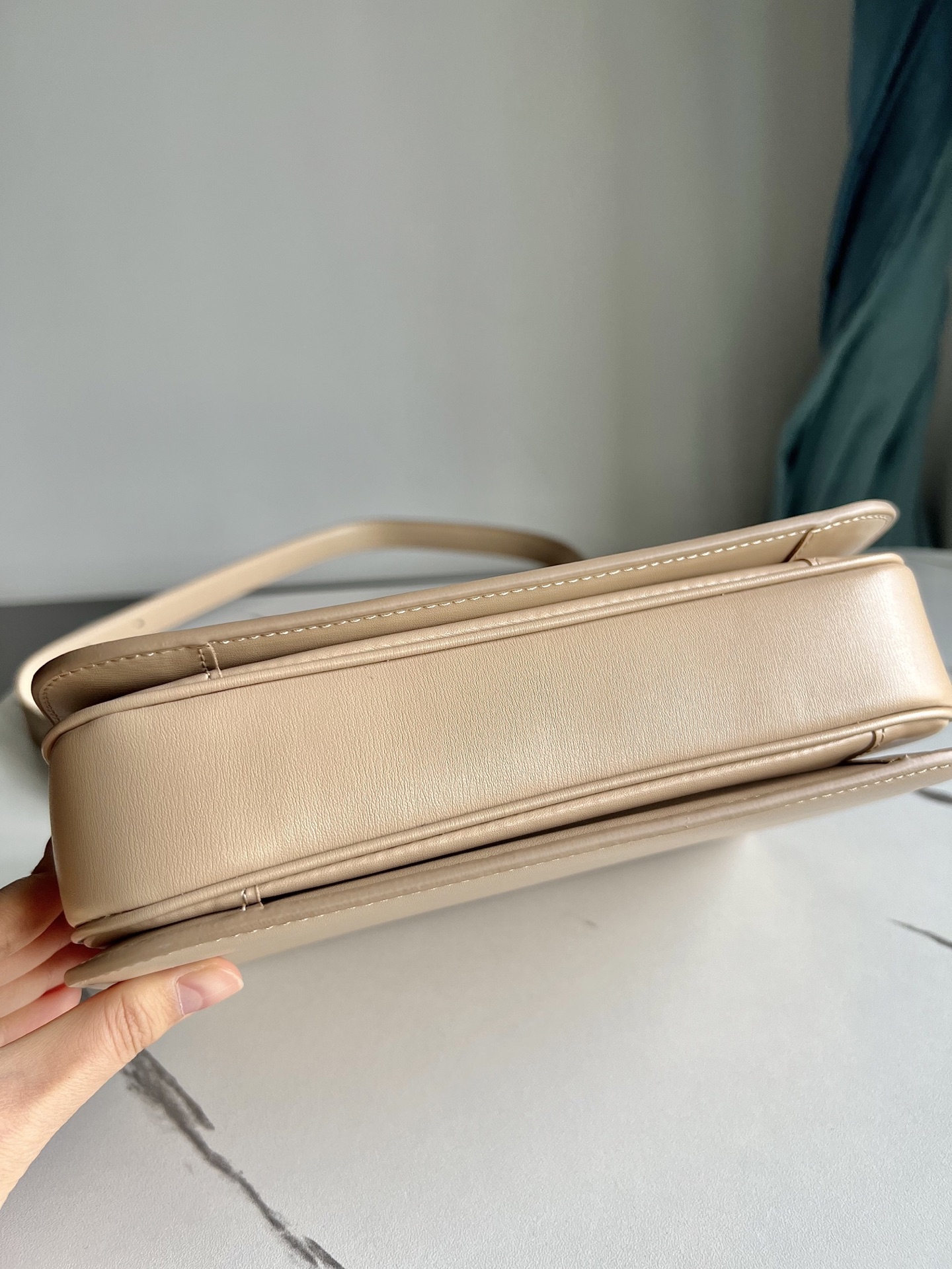 CelineTRIOMPHE Arc de Triomphe medium size, dimensions: 22.5 X 16.5 X 7.5cm. . Original leather, all steel hardware, TRIOMPHE outer cowhide, shee