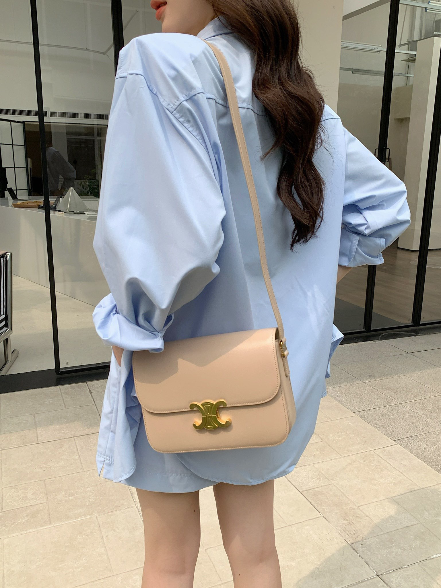 Celine Milk tea apricot color, this color is super gentle, just right for spring and summer