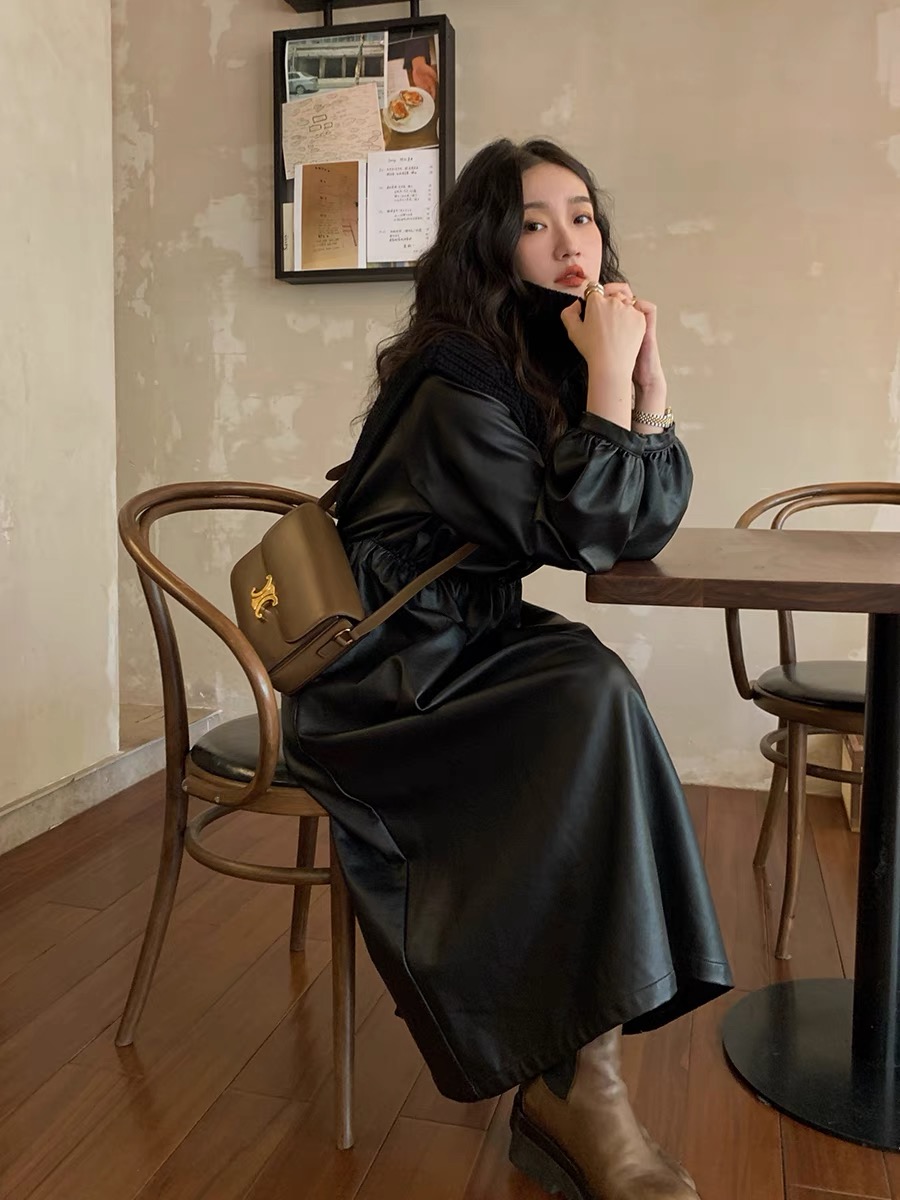 Celine Cool and rustic caramel color, like walking on the streets of Paris, modern and fashionable