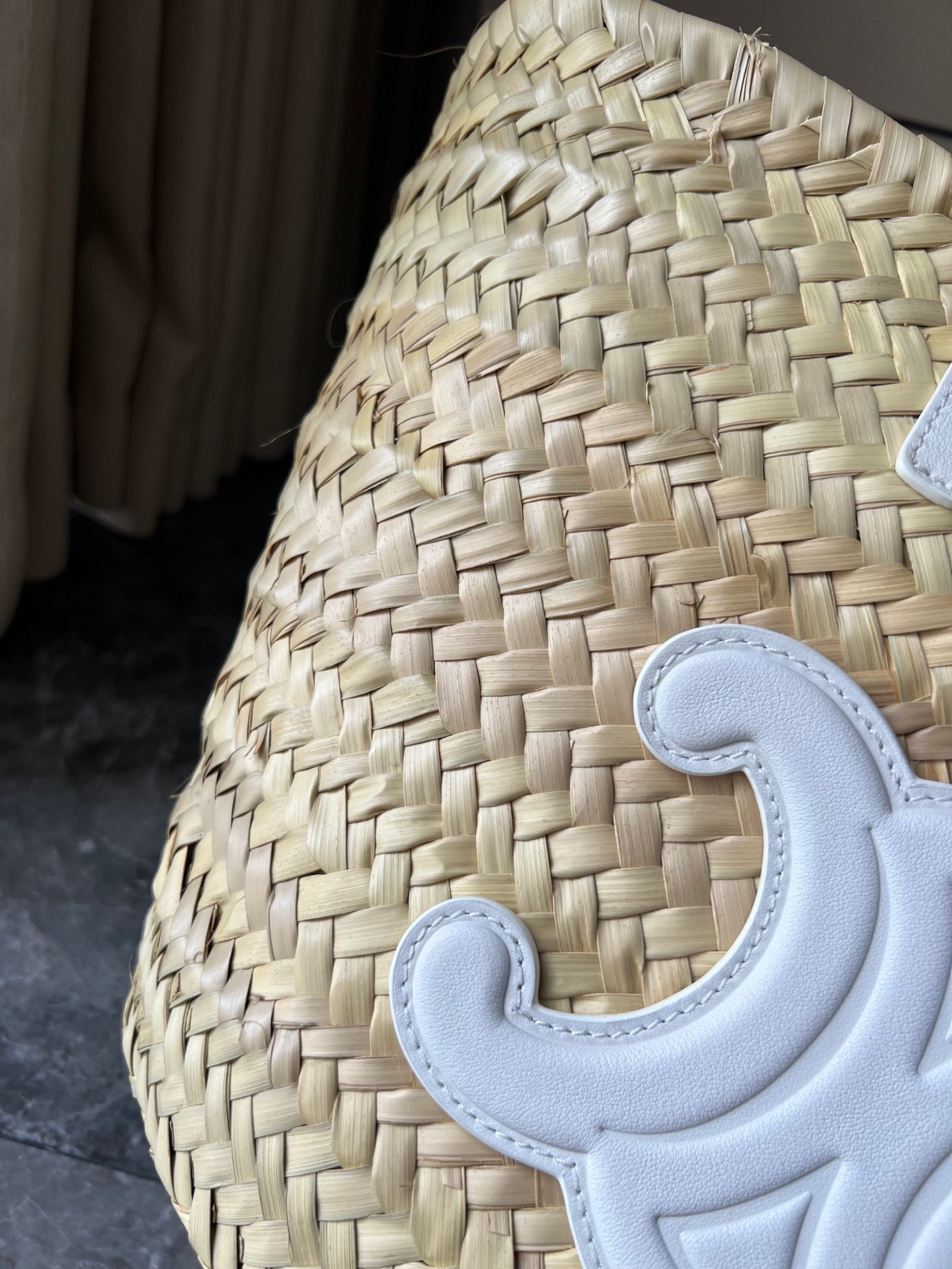 Celine ysl artwork classic palm leaf and cowhide basket bag with original cowhide, straw woven vegetable basket size: 25 x 25 x 15 (bag mouth len