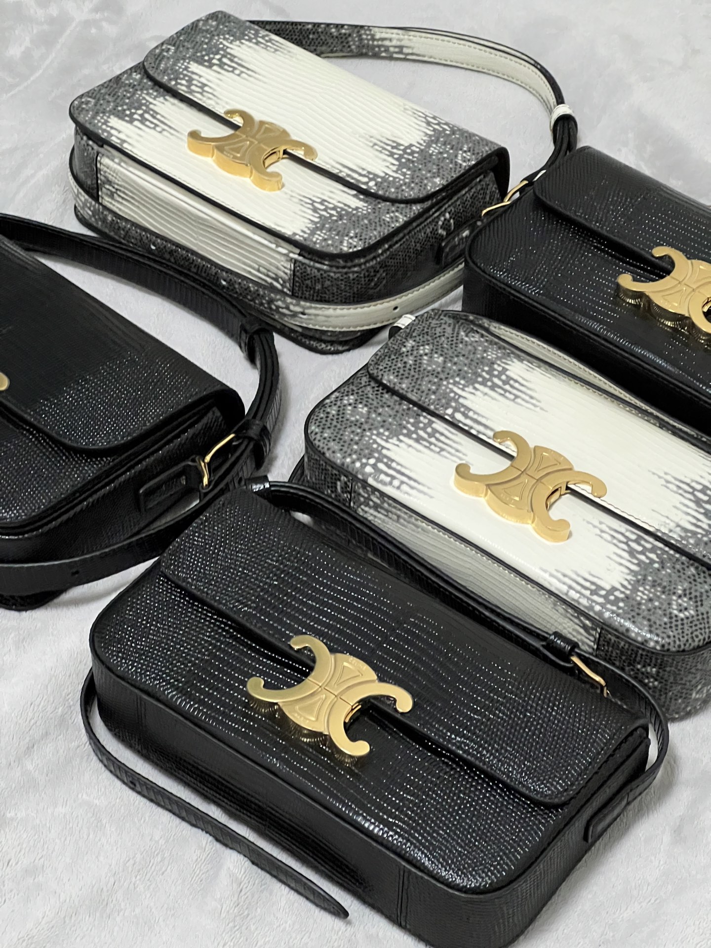 Celine Super texture, full screen lizard gold