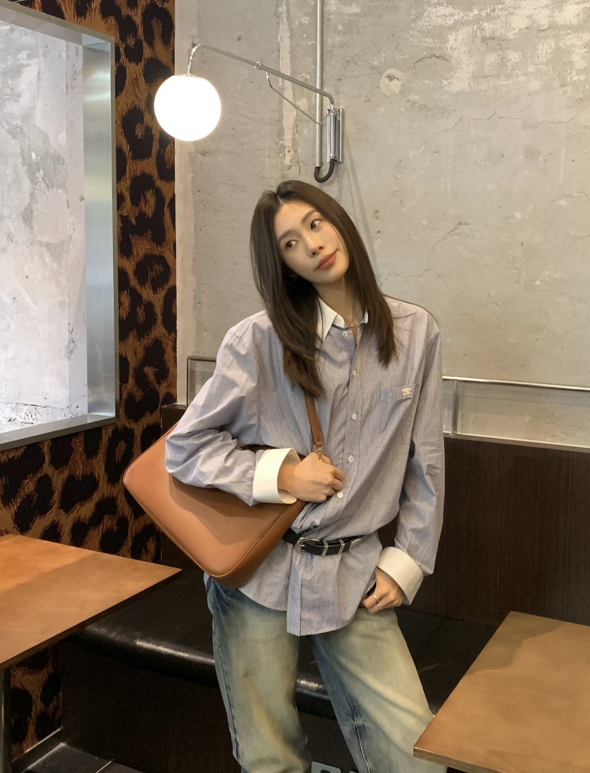 Celine Large minimalist style, the aura given by large bags is unmatched