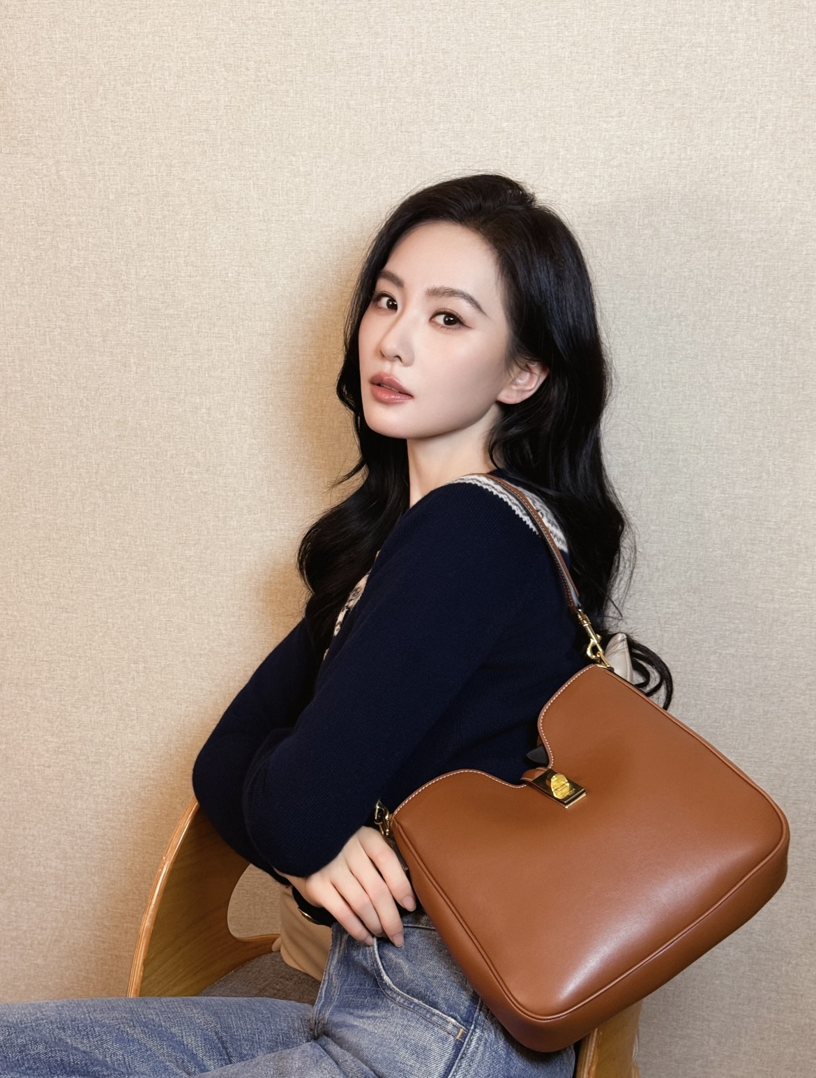 Celine Product _dJ-qfUbeA9-7bpE5XzOFMOCf0PX9FYuZ0mkJlhA